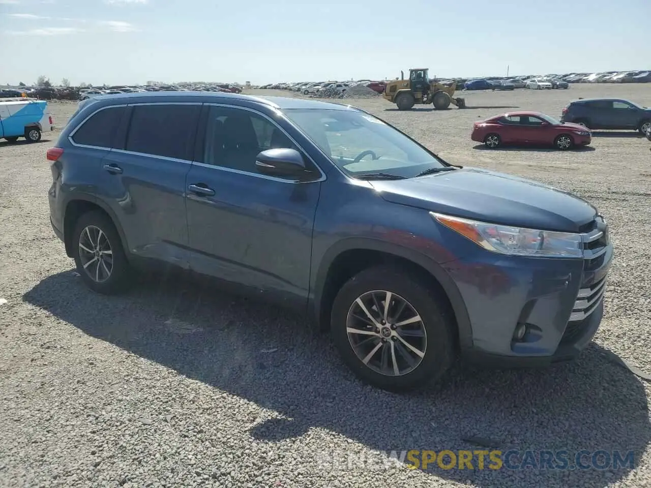 4 fotografías del automóvil dañado 5TDJZRFH1KS991950 TOYOTA HIGHLANDER 2019