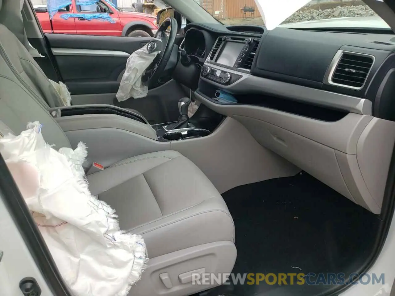 5 fotografías del automóvil dañado 5TDJZRFH2KS570576 TOYOTA HIGHLANDER 2019