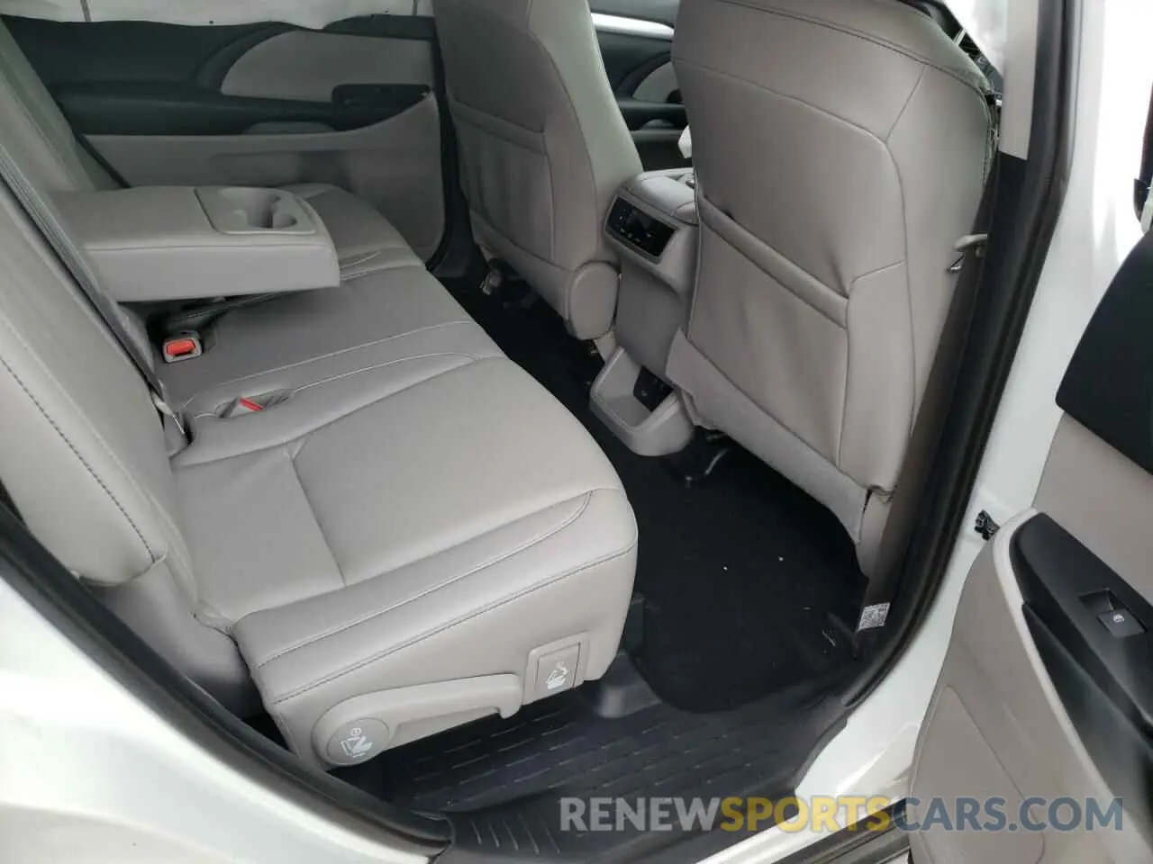 6 fotografías del automóvil dañado 5TDJZRFH2KS570576 TOYOTA HIGHLANDER 2019