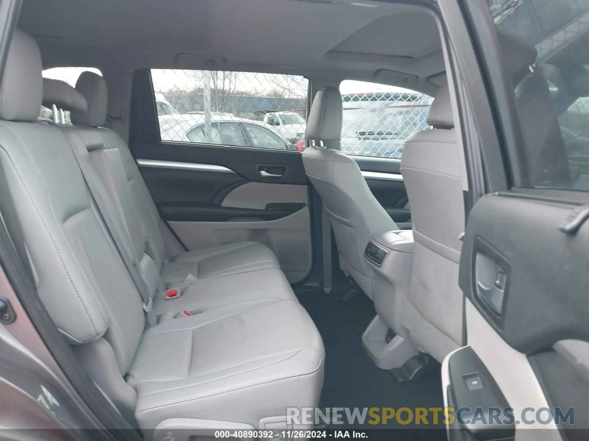 8 fotografías del automóvil dañado 5TDJZRFH2KS578371 TOYOTA HIGHLANDER 2019