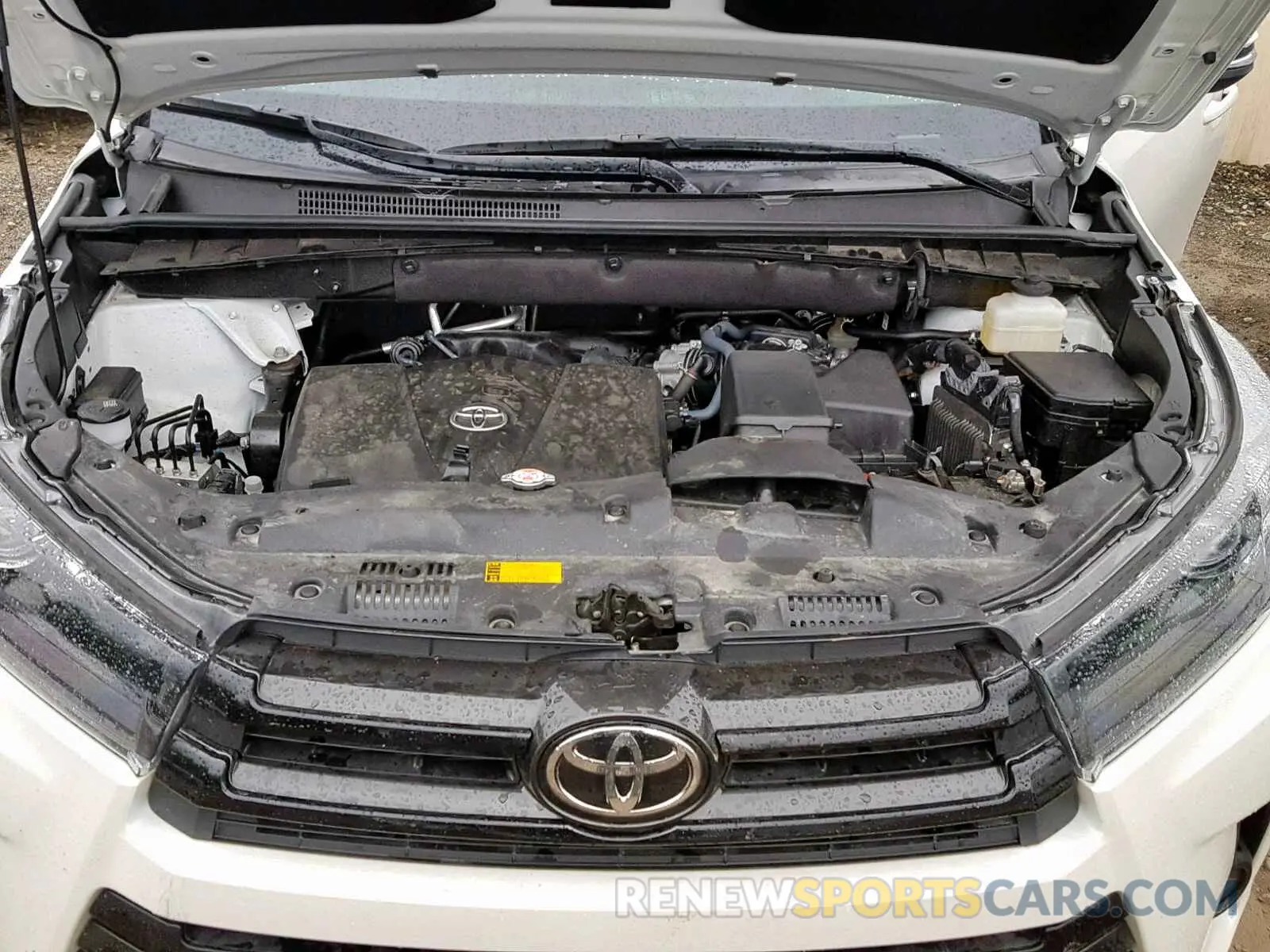 7 fotografías del automóvil dañado 5TDJZRFH2KS579228 TOYOTA HIGHLANDER 2019