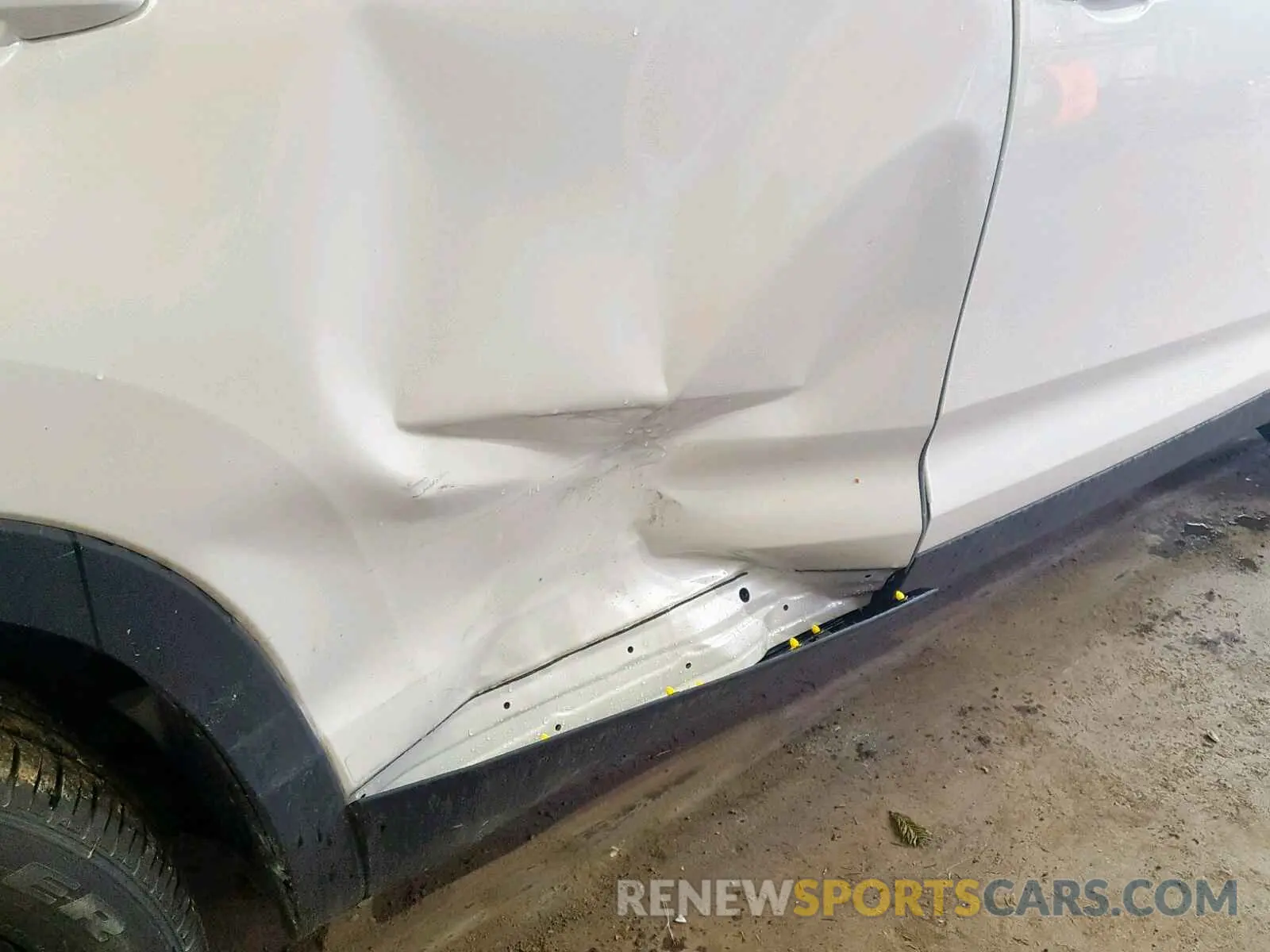 9 fotografías del automóvil dañado 5TDJZRFH2KS579228 TOYOTA HIGHLANDER 2019