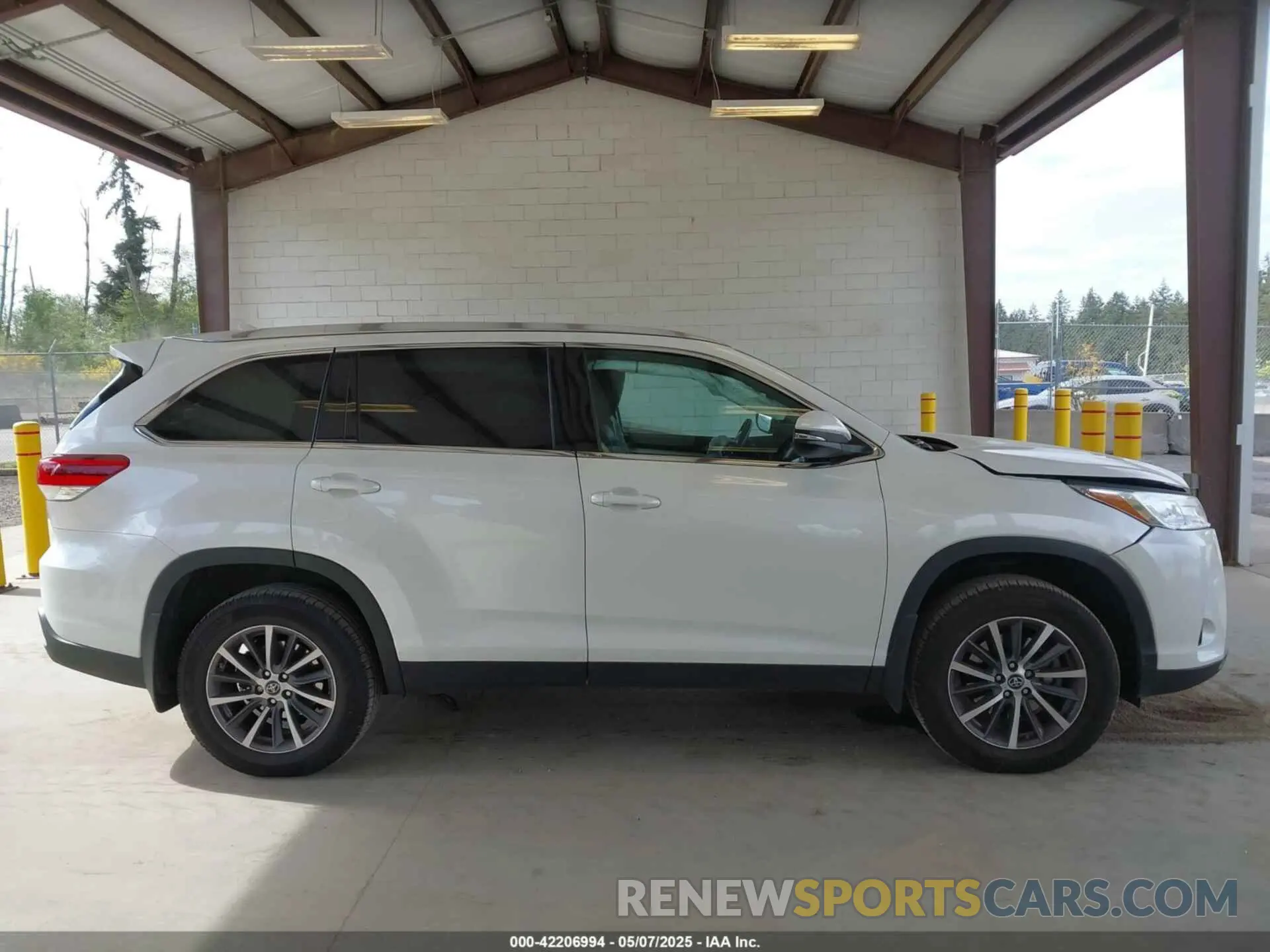 13 fotografías del automóvil dañado 5TDJZRFH2KS588298 TOYOTA HIGHLANDER 2019