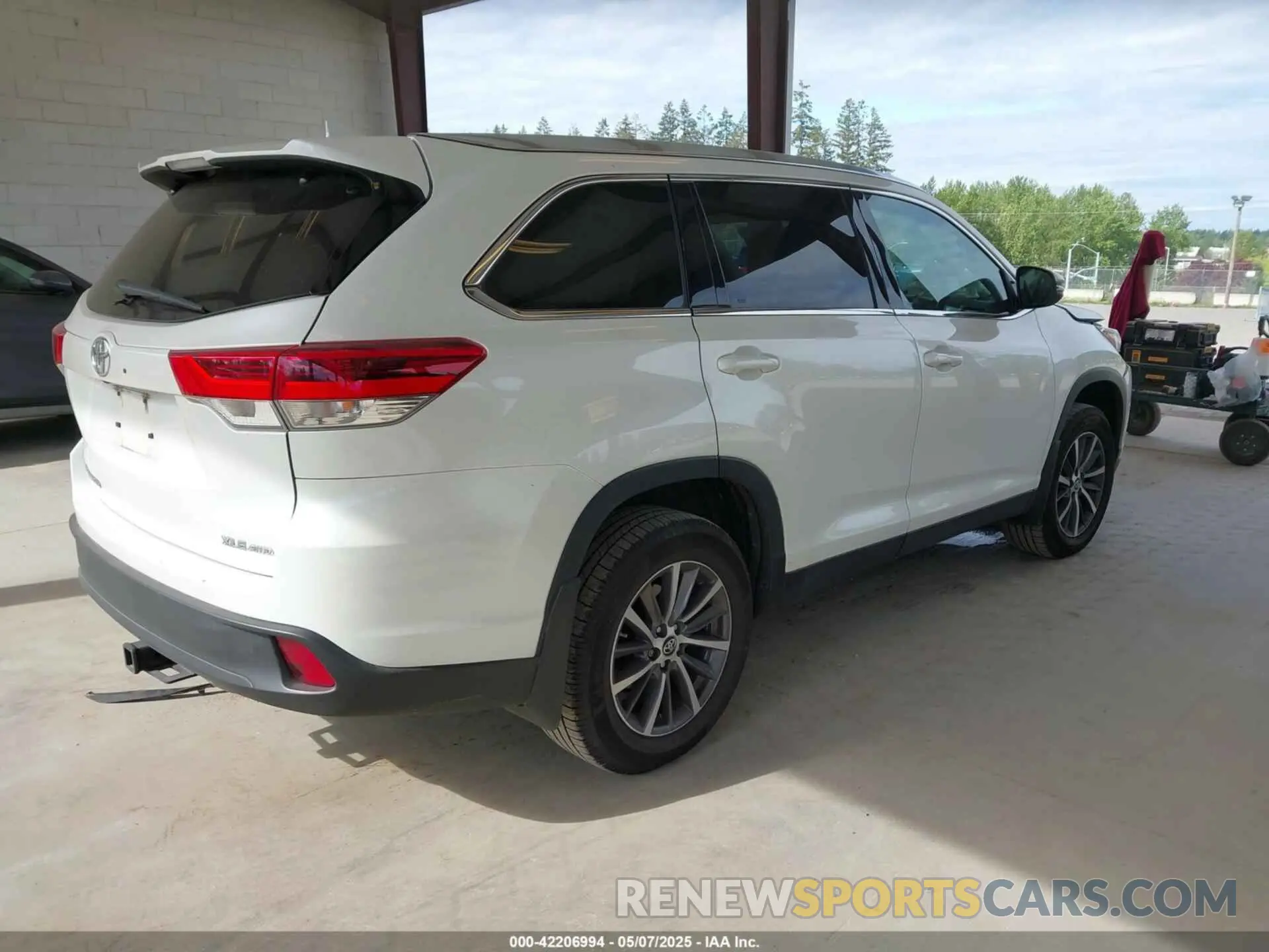 4 fotografías del automóvil dañado 5TDJZRFH2KS588298 TOYOTA HIGHLANDER 2019
