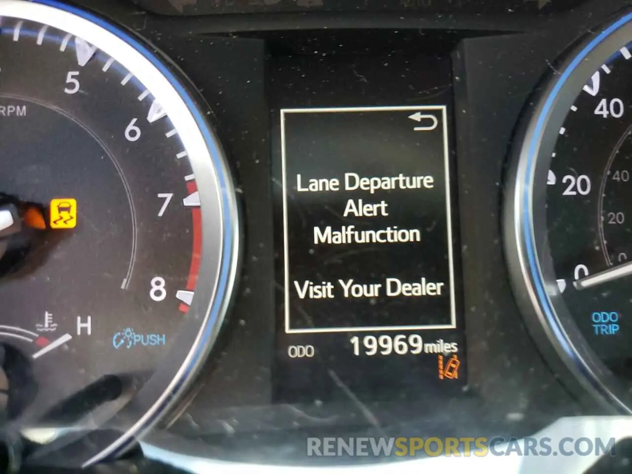 8 fotografías del automóvil dañado 5TDJZRFH2KS592156 TOYOTA HIGHLANDER 2019