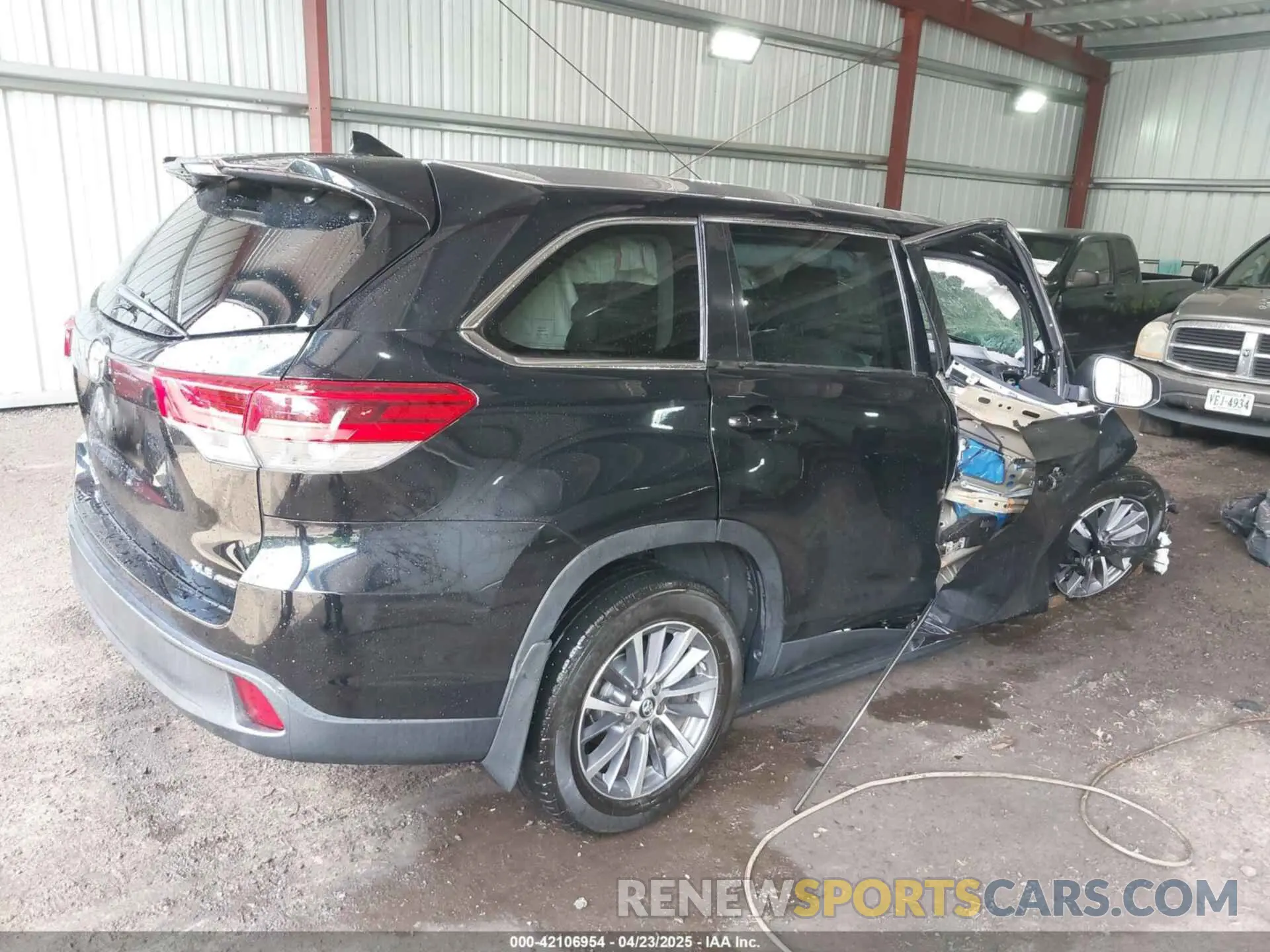 4 fotografías del automóvil dañado 5TDJZRFH2KS594988 TOYOTA HIGHLANDER 2019