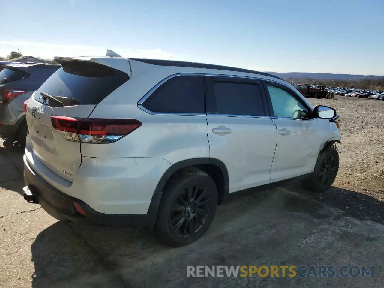 3 fotografías del automóvil dañado 5TDJZRFH2KS599334 TOYOTA HIGHLANDER 2019