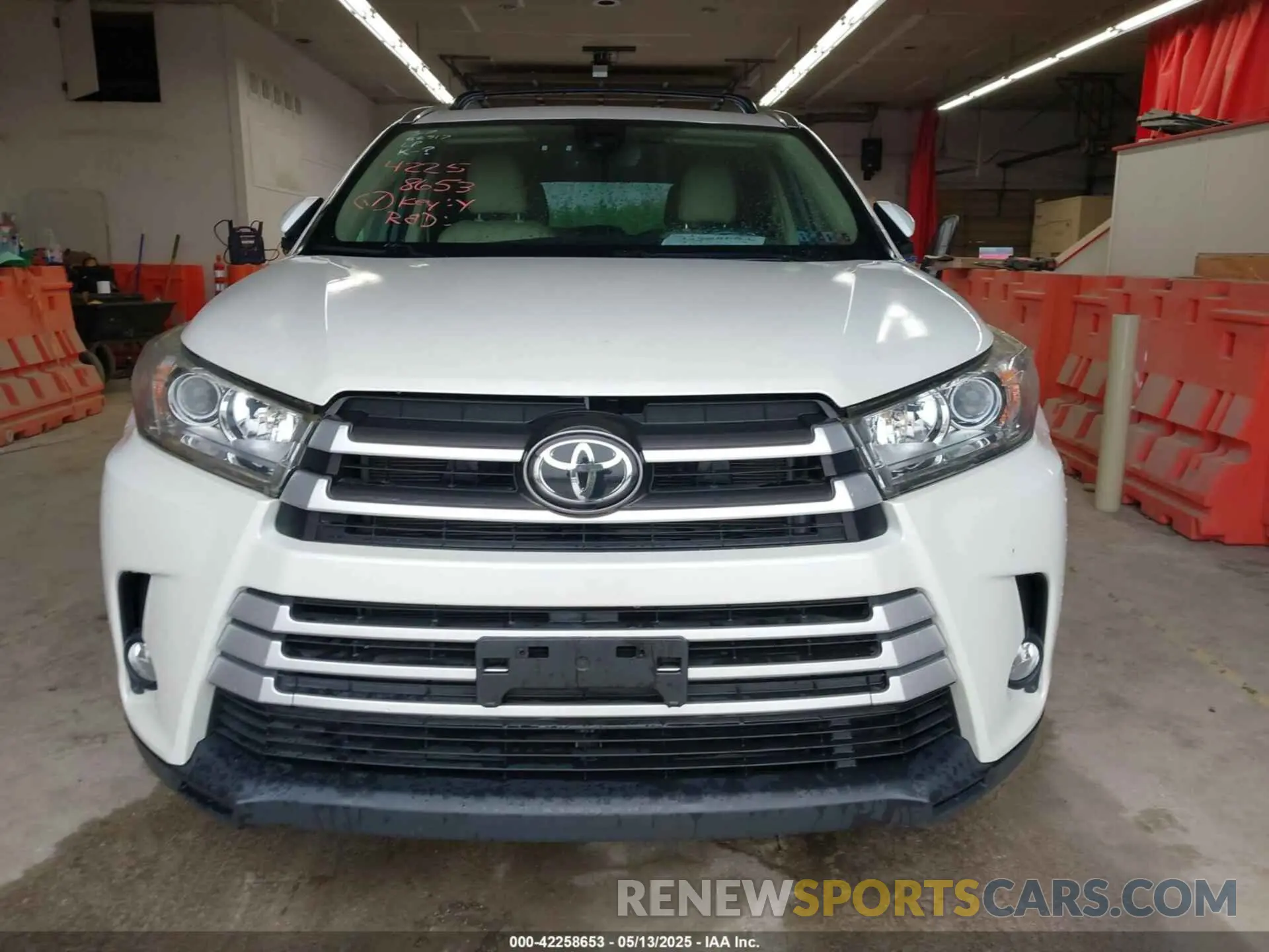 12 fotografías del automóvil dañado 5TDJZRFH2KS603608 TOYOTA HIGHLANDER 2019