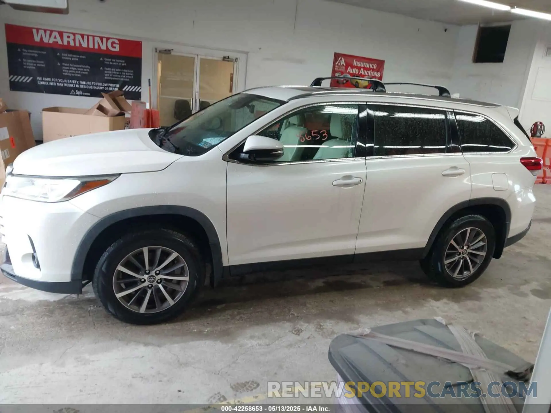 14 fotografías del automóvil dañado 5TDJZRFH2KS603608 TOYOTA HIGHLANDER 2019