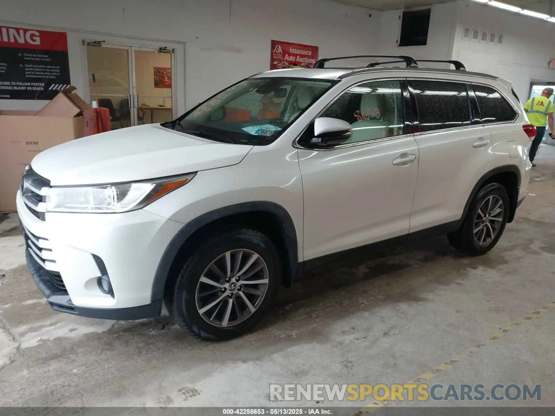 2 fotografías del automóvil dañado 5TDJZRFH2KS603608 TOYOTA HIGHLANDER 2019