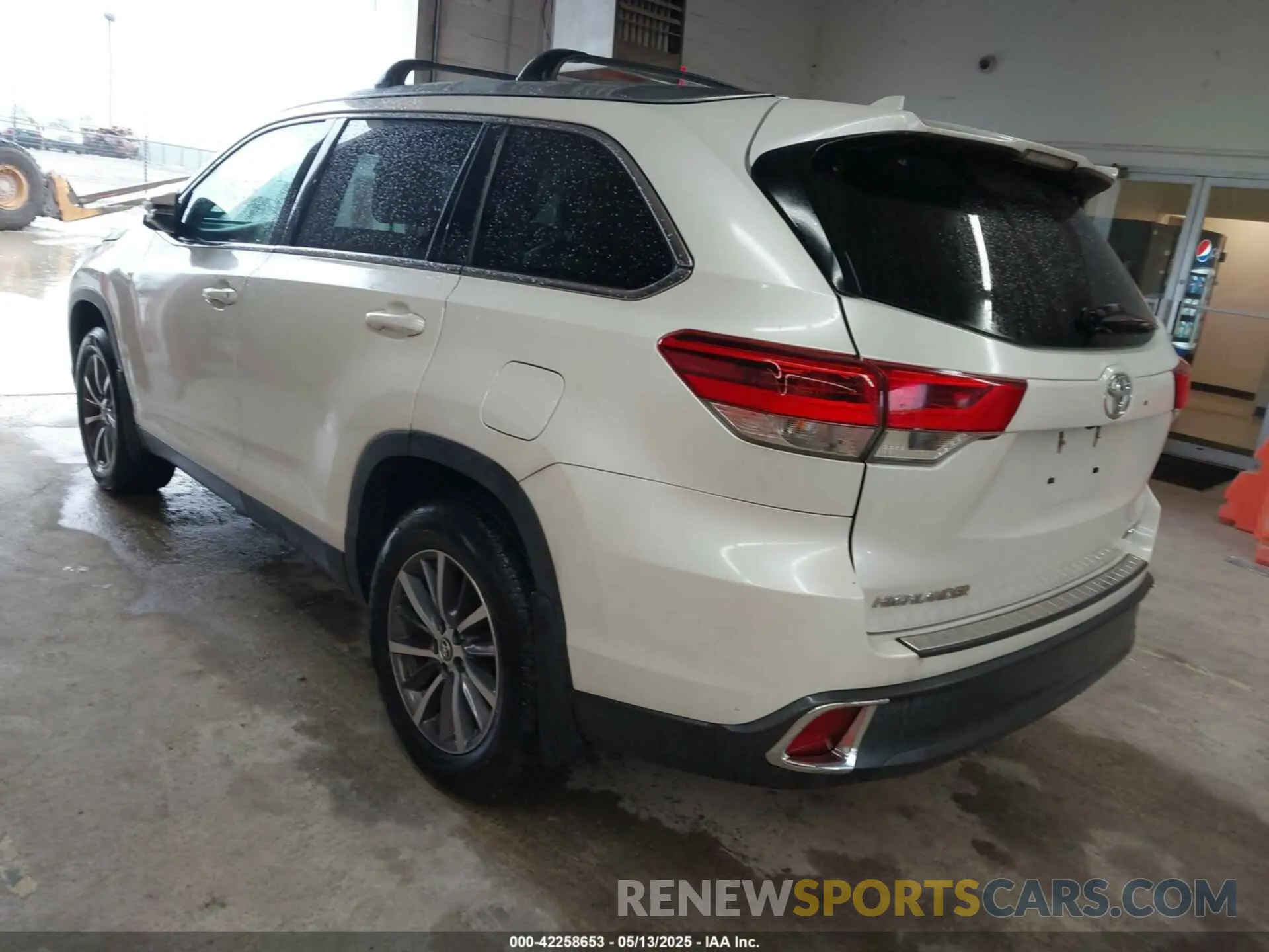 3 fotografías del automóvil dañado 5TDJZRFH2KS603608 TOYOTA HIGHLANDER 2019