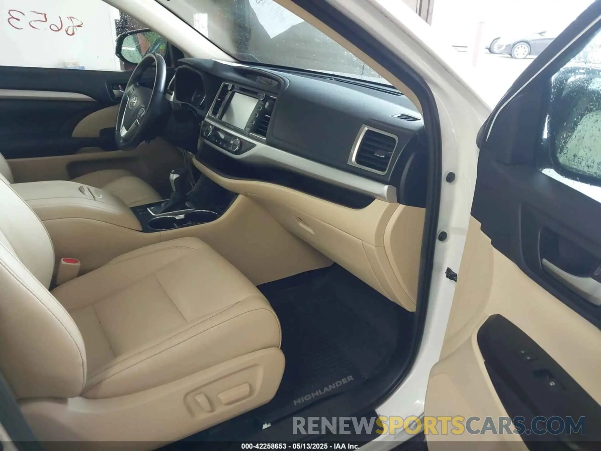 5 fotografías del automóvil dañado 5TDJZRFH2KS603608 TOYOTA HIGHLANDER 2019