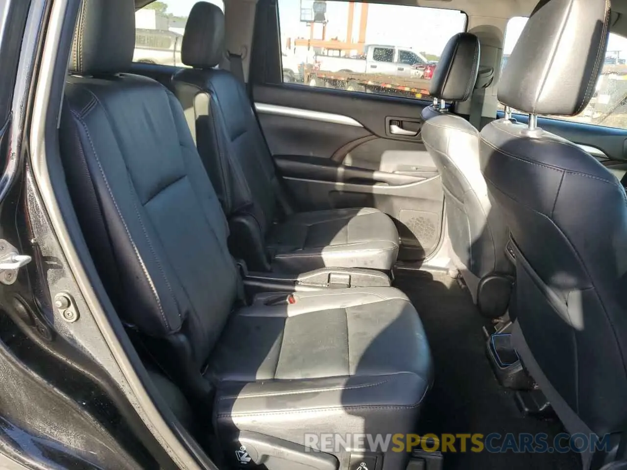 11 fotografías del automóvil dañado 5TDJZRFH2KS606962 TOYOTA HIGHLANDER 2019