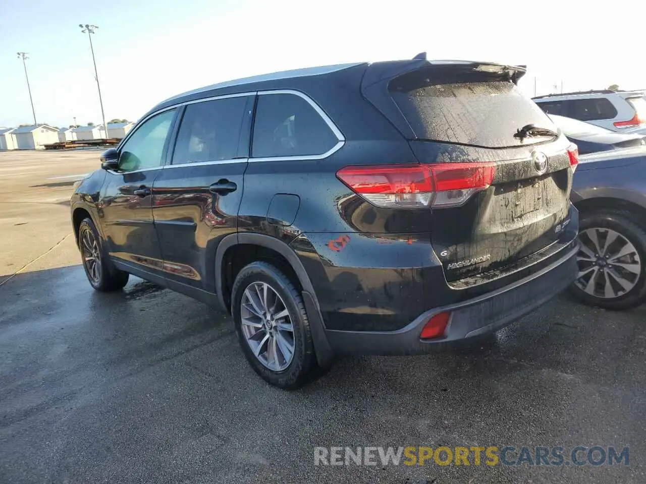 2 fotografías del automóvil dañado 5TDJZRFH2KS606962 TOYOTA HIGHLANDER 2019