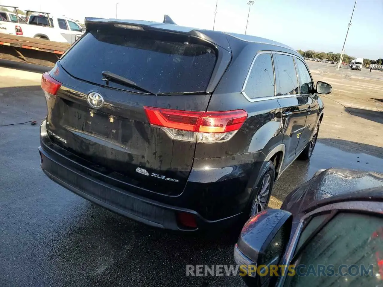 3 fotografías del automóvil dañado 5TDJZRFH2KS606962 TOYOTA HIGHLANDER 2019