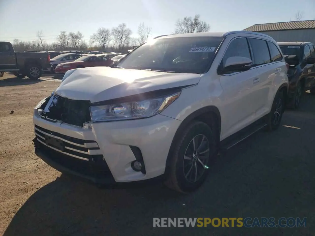 2 fotografías del automóvil dañado 5TDJZRFH2KS607772 TOYOTA HIGHLANDER 2019