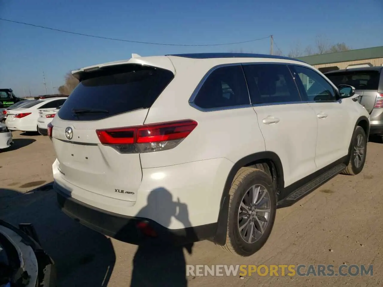 4 fotografías del automóvil dañado 5TDJZRFH2KS607772 TOYOTA HIGHLANDER 2019
