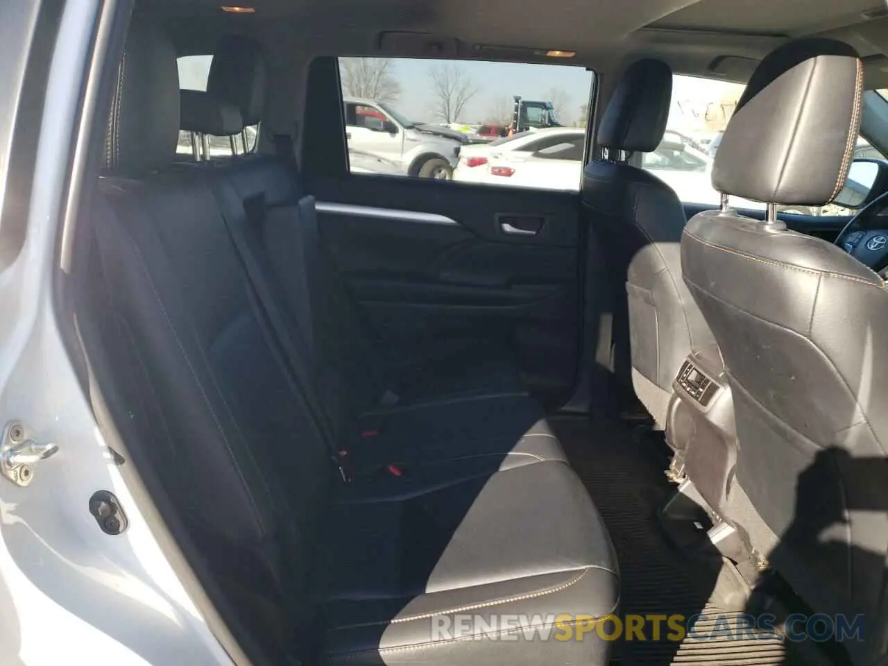 6 fotografías del automóvil dañado 5TDJZRFH2KS607772 TOYOTA HIGHLANDER 2019