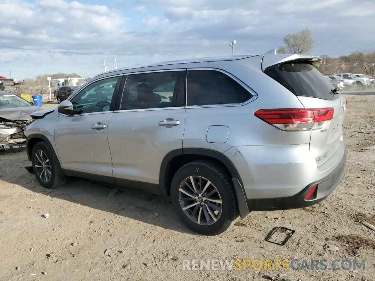 2 fotografías del automóvil dañado 5TDJZRFH2KS618092 TOYOTA HIGHLANDER 2019