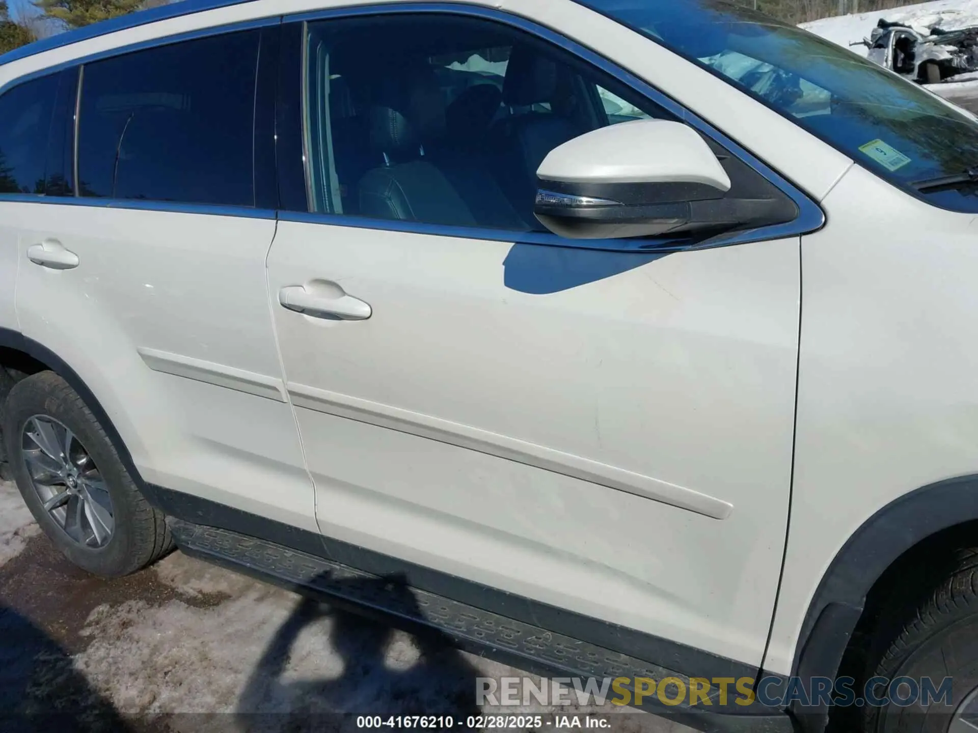14 fotografías del automóvil dañado 5TDJZRFH2KS623101 TOYOTA HIGHLANDER 2019