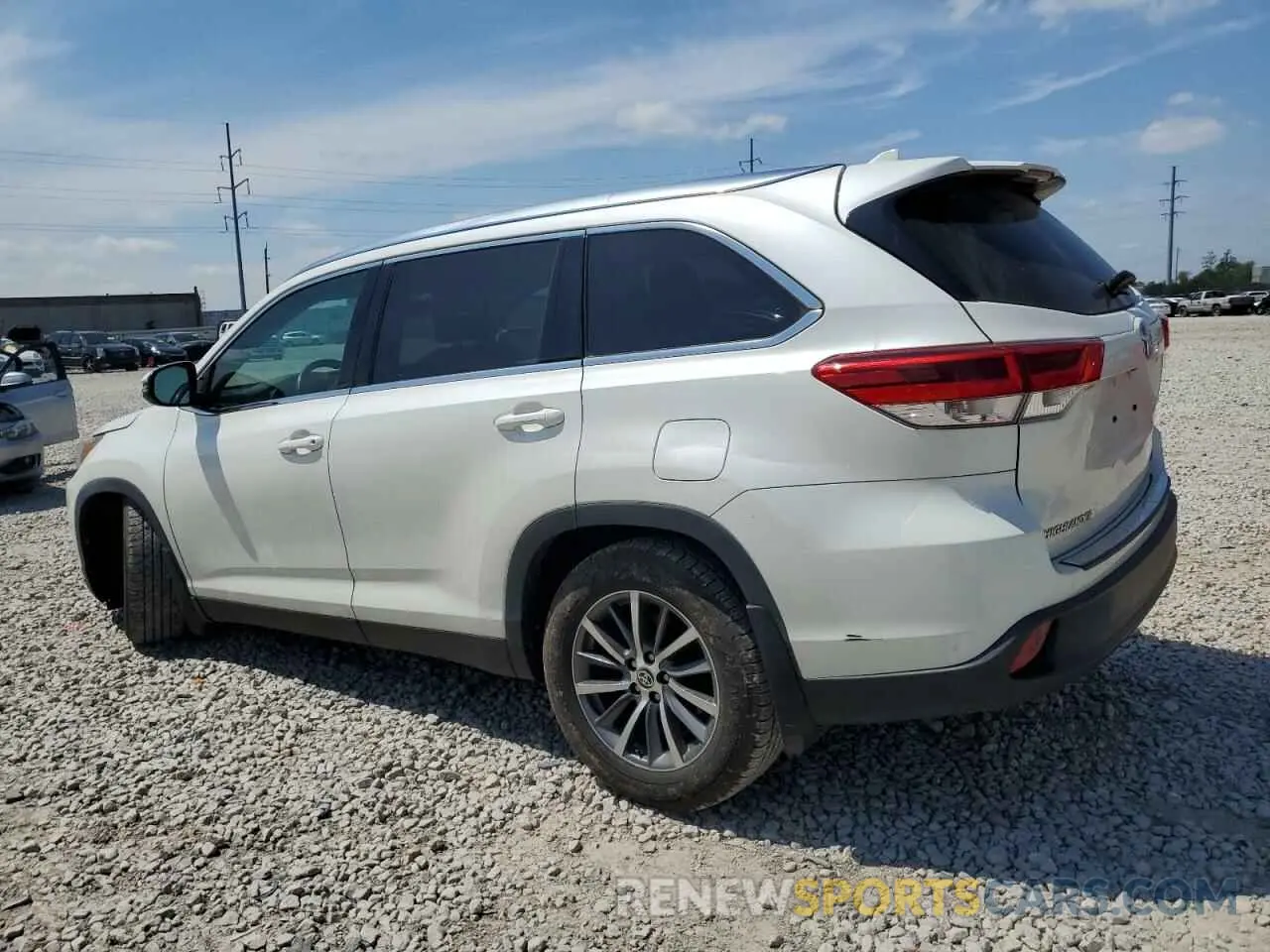 2 fotografías del automóvil dañado 5TDJZRFH2KS626015 TOYOTA HIGHLANDER 2019