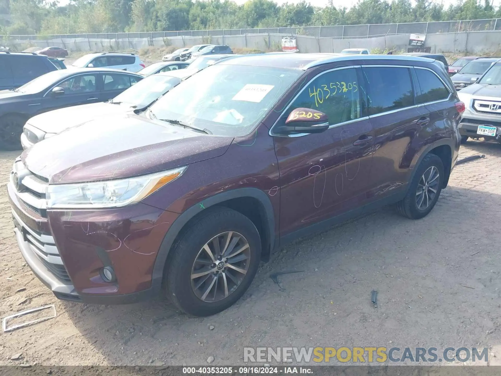 2 fotografías del automóvil dañado 5TDJZRFH2KS704356 TOYOTA HIGHLANDER 2019