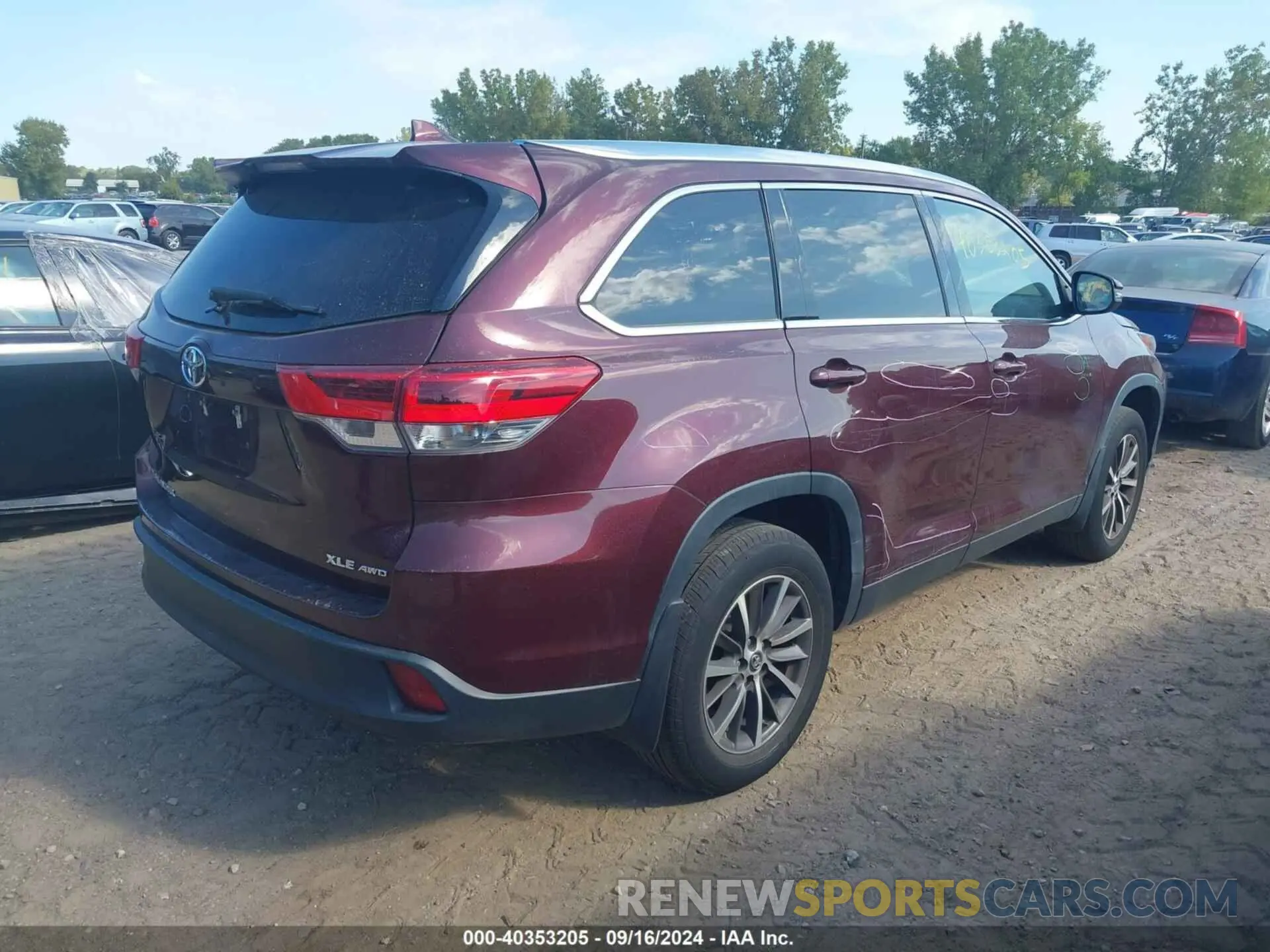 4 fotografías del automóvil dañado 5TDJZRFH2KS704356 TOYOTA HIGHLANDER 2019