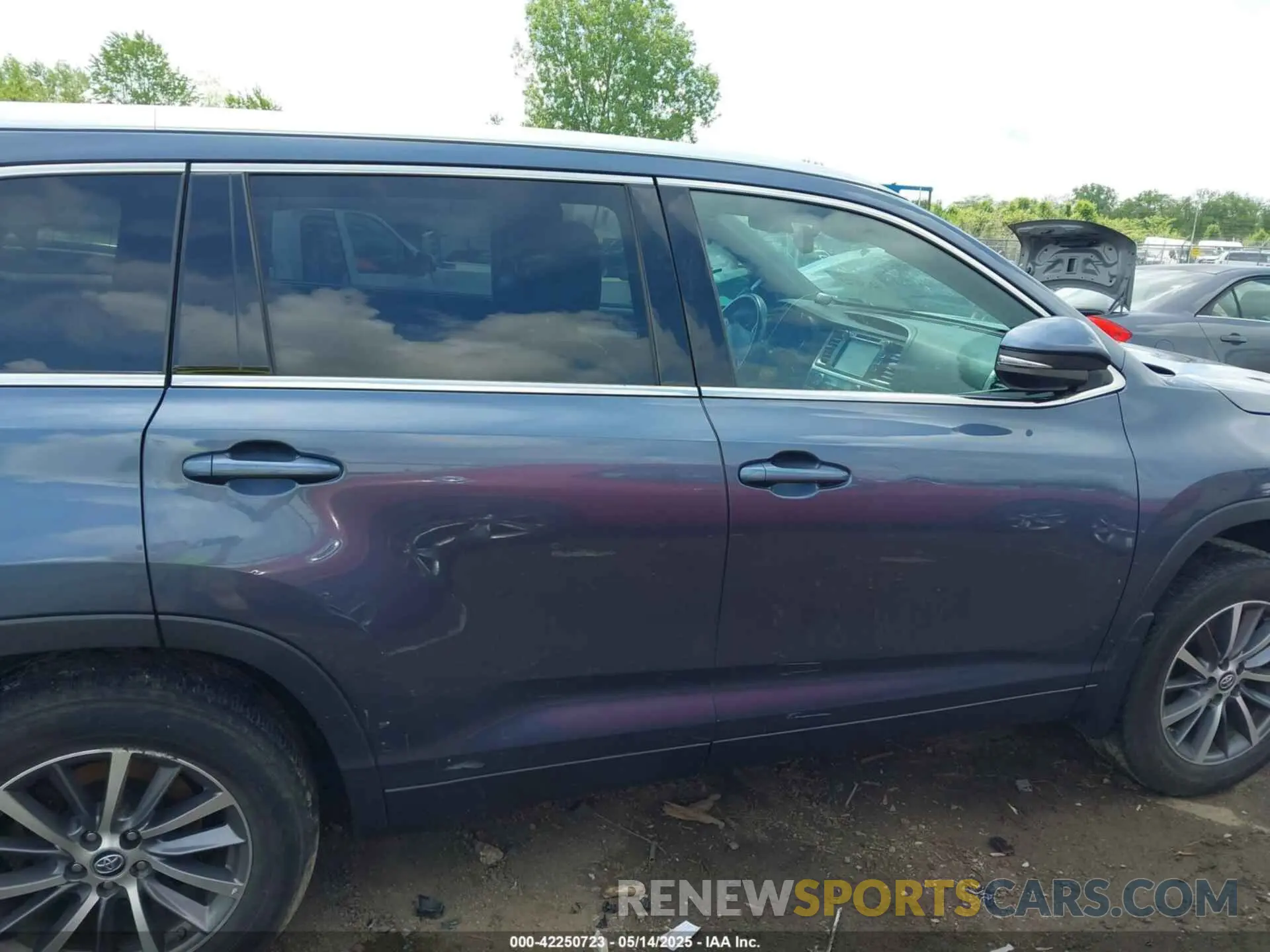 13 fotografías del automóvil dañado 5TDJZRFH2KS975689 TOYOTA HIGHLANDER 2019