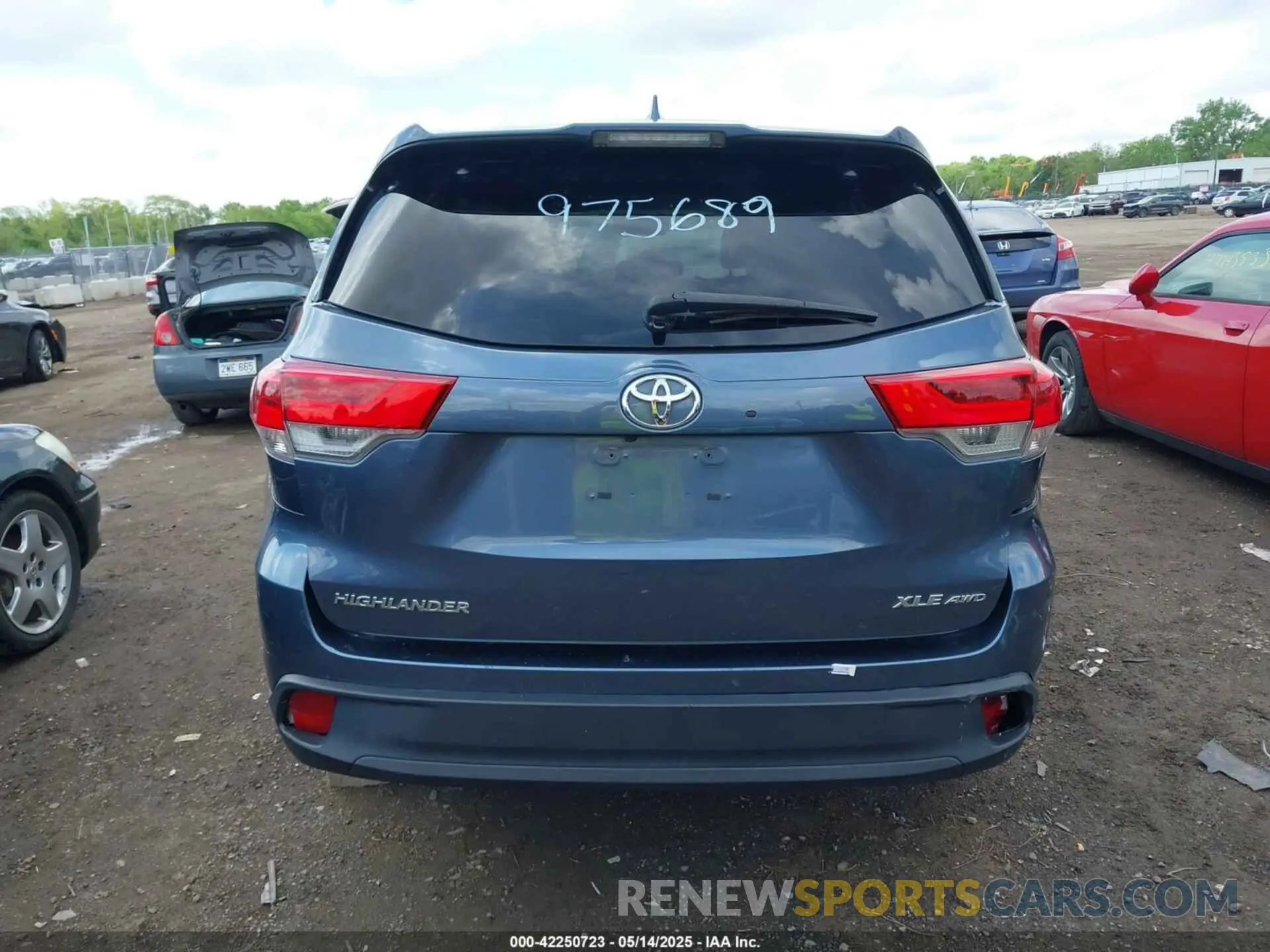 16 fotografías del automóvil dañado 5TDJZRFH2KS975689 TOYOTA HIGHLANDER 2019