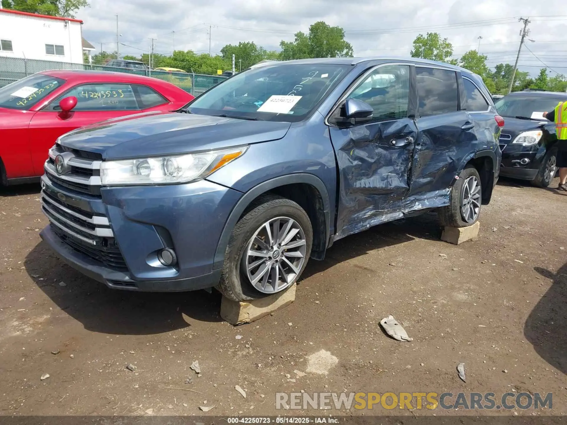 2 fotografías del automóvil dañado 5TDJZRFH2KS975689 TOYOTA HIGHLANDER 2019