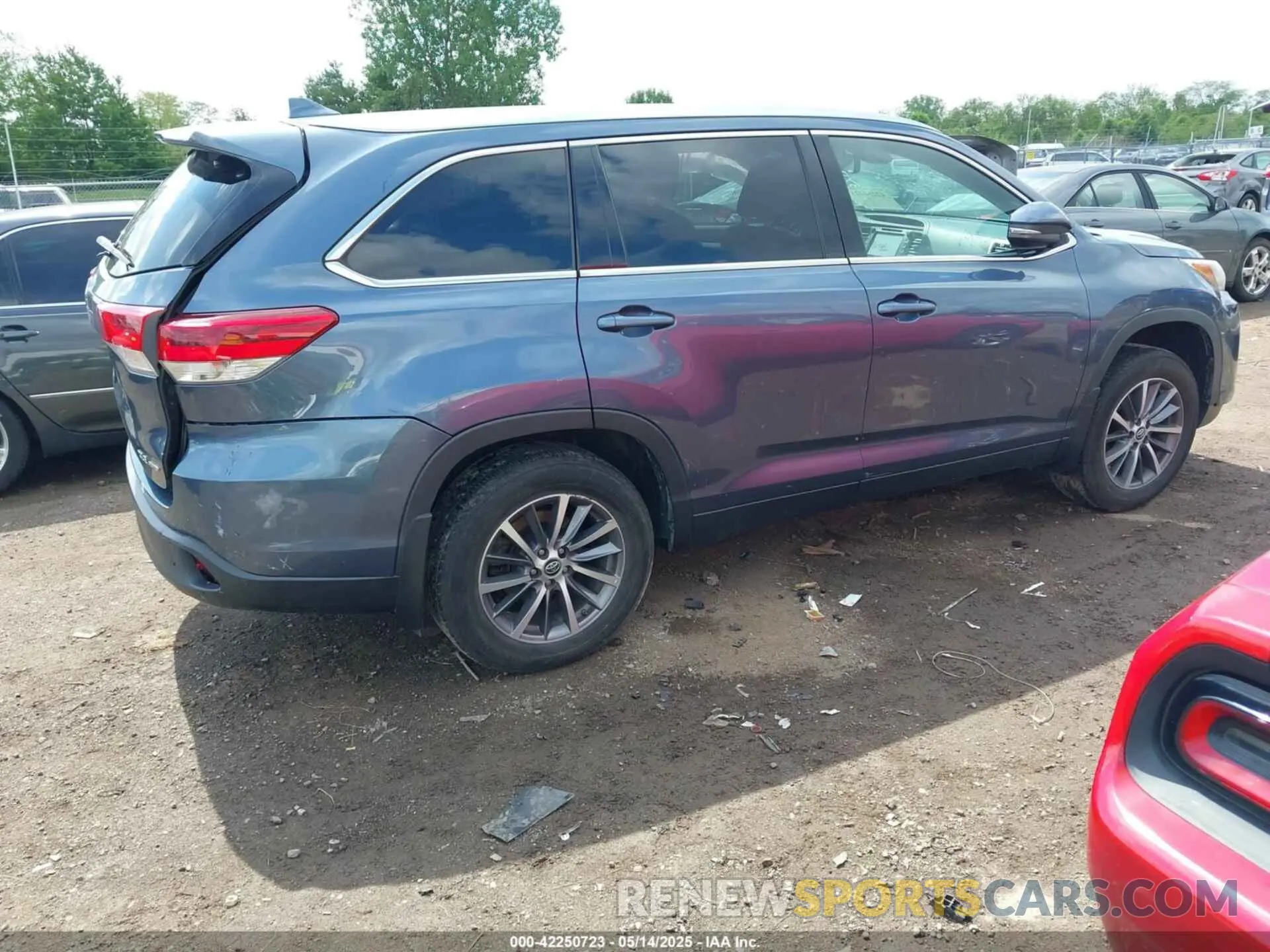 4 fotografías del automóvil dañado 5TDJZRFH2KS975689 TOYOTA HIGHLANDER 2019