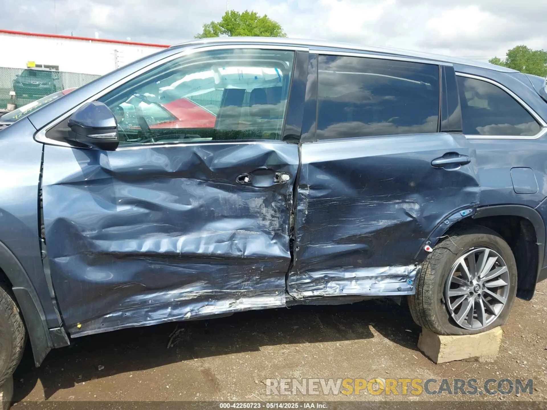 6 fotografías del automóvil dañado 5TDJZRFH2KS975689 TOYOTA HIGHLANDER 2019
