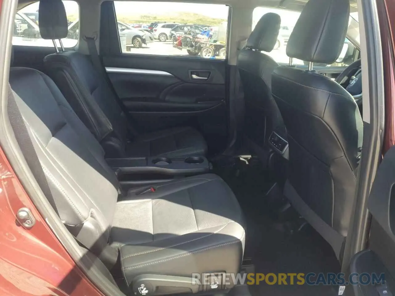 10 fotografías del automóvil dañado 5TDJZRFH2KS988314 TOYOTA HIGHLANDER 2019