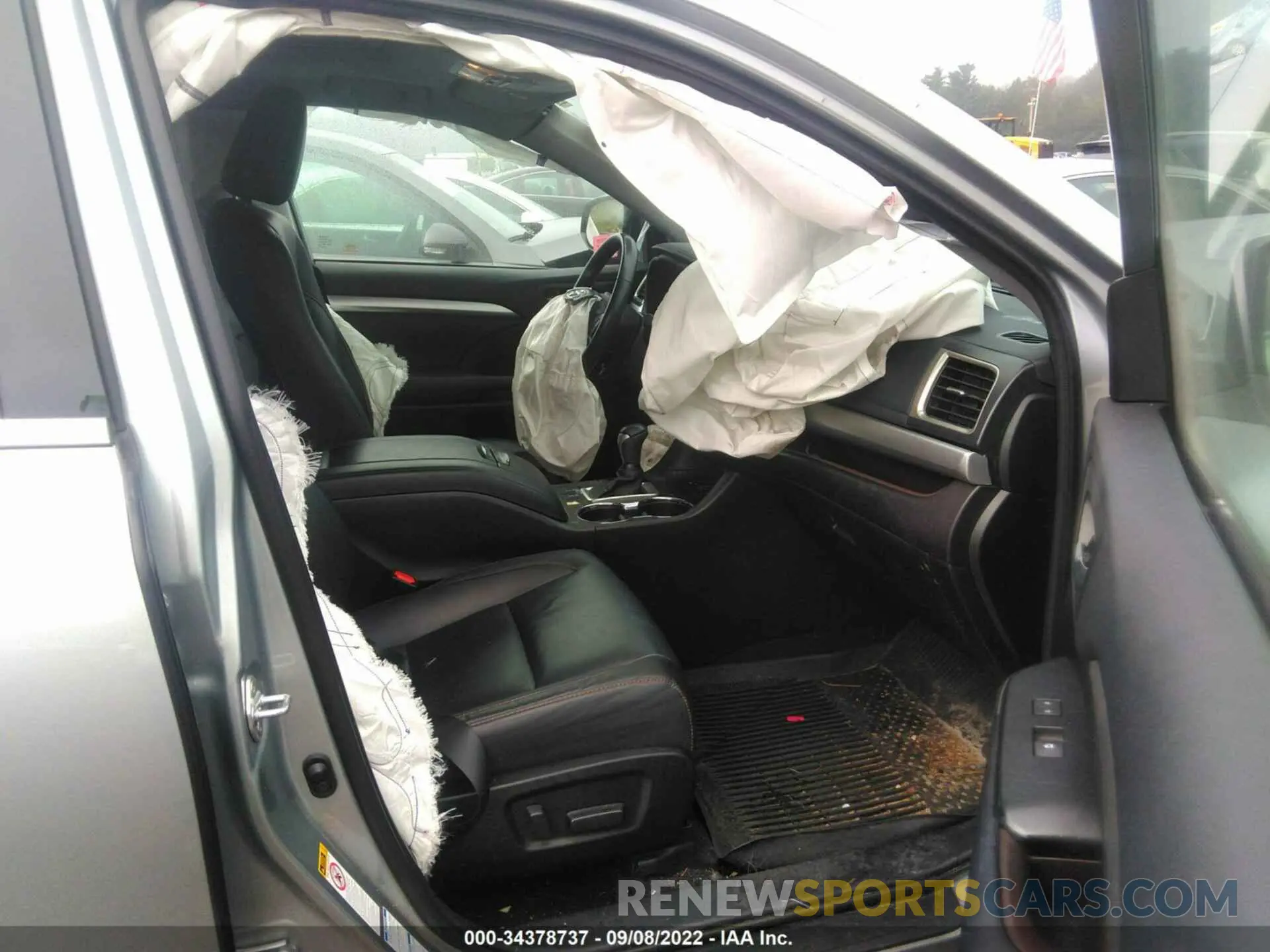 5 fotografías del automóvil dañado 5TDJZRFH3KS562731 TOYOTA HIGHLANDER 2019