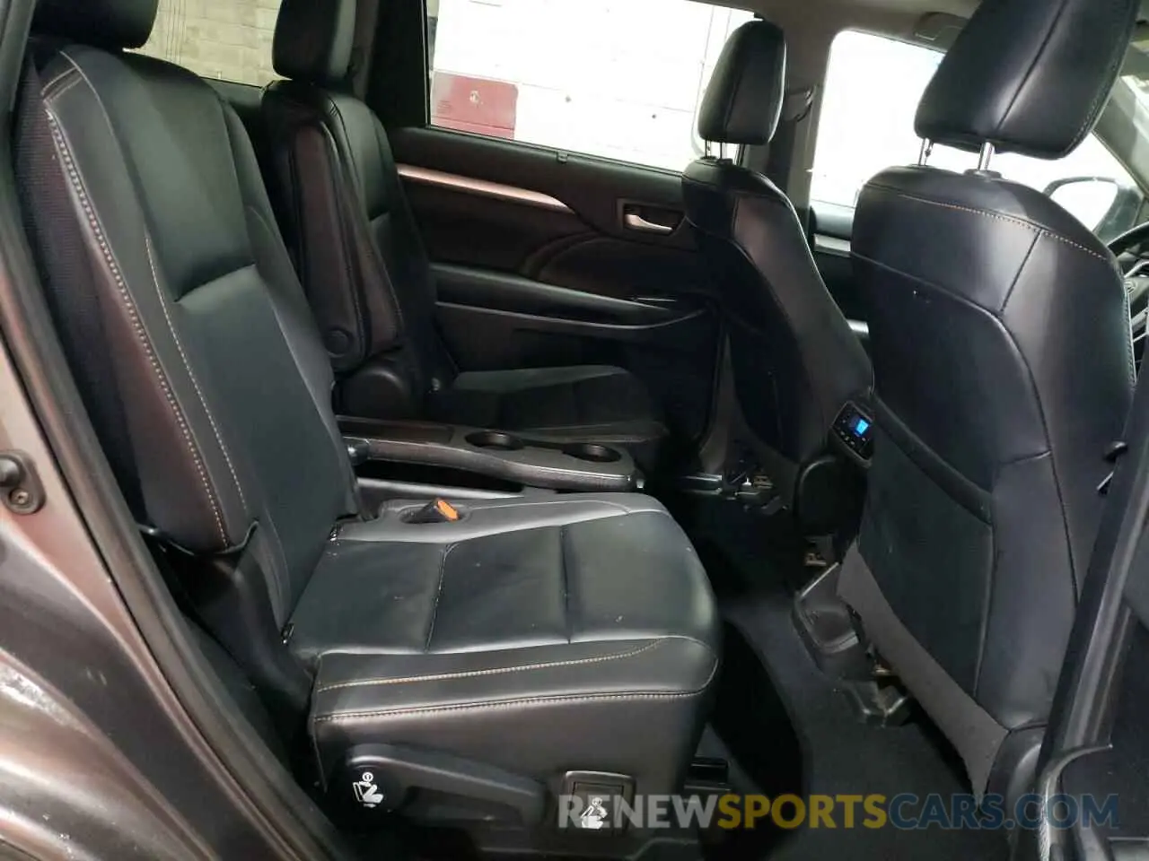 11 fotografías del automóvil dañado 5TDJZRFH3KS604413 TOYOTA HIGHLANDER 2019