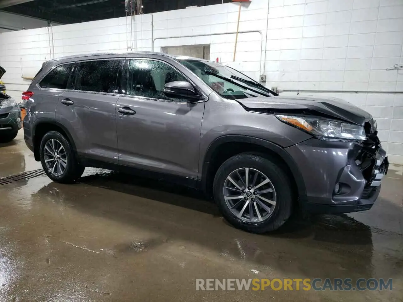 4 fotografías del automóvil dañado 5TDJZRFH3KS604413 TOYOTA HIGHLANDER 2019