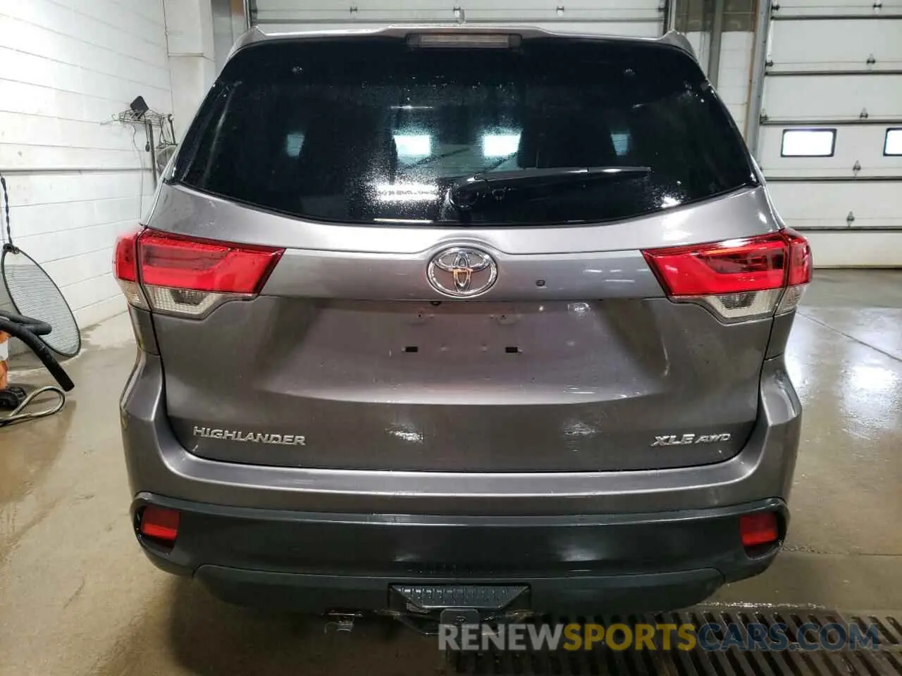 6 fotografías del automóvil dañado 5TDJZRFH3KS604413 TOYOTA HIGHLANDER 2019