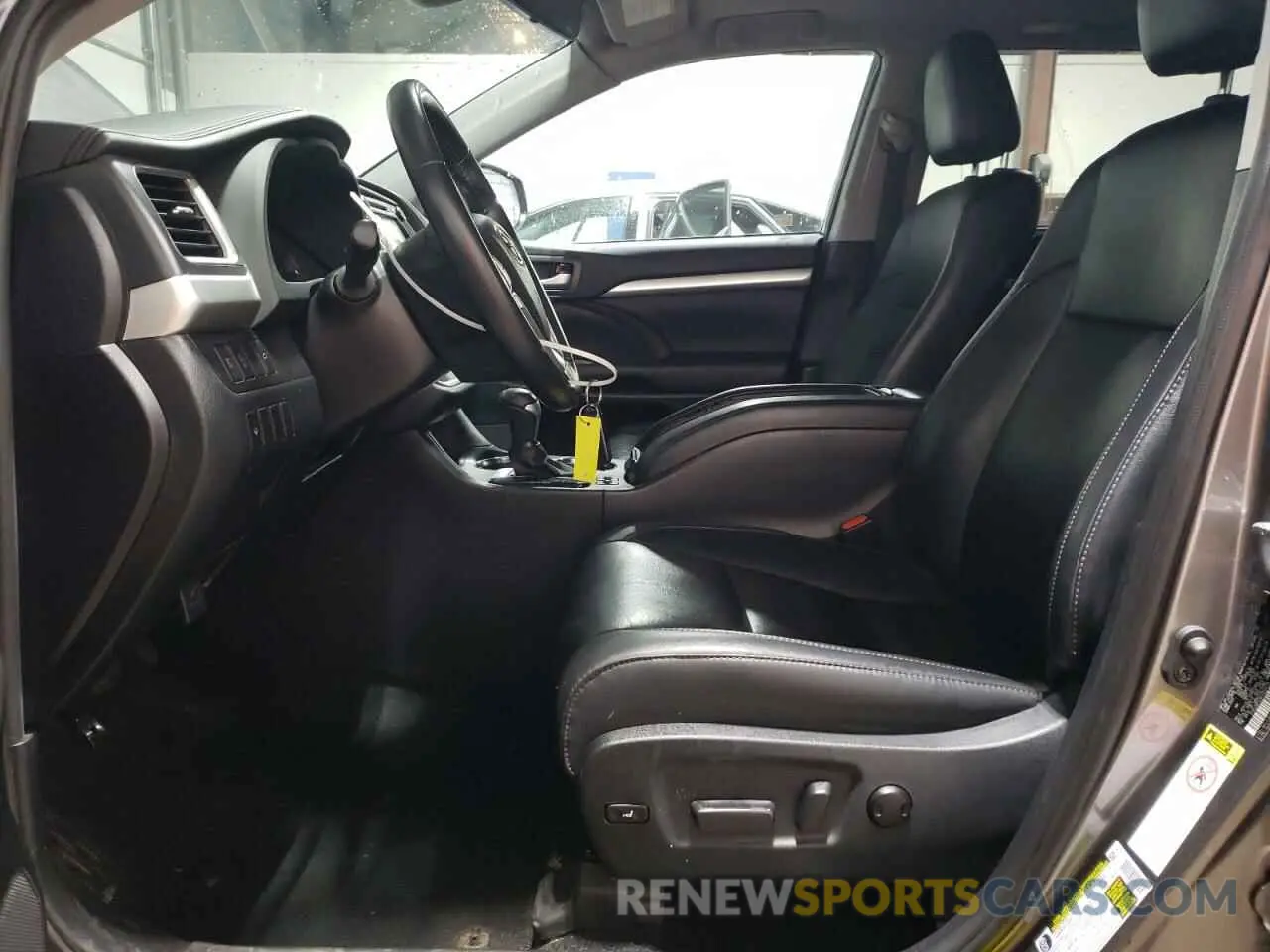 7 fotografías del automóvil dañado 5TDJZRFH3KS604413 TOYOTA HIGHLANDER 2019