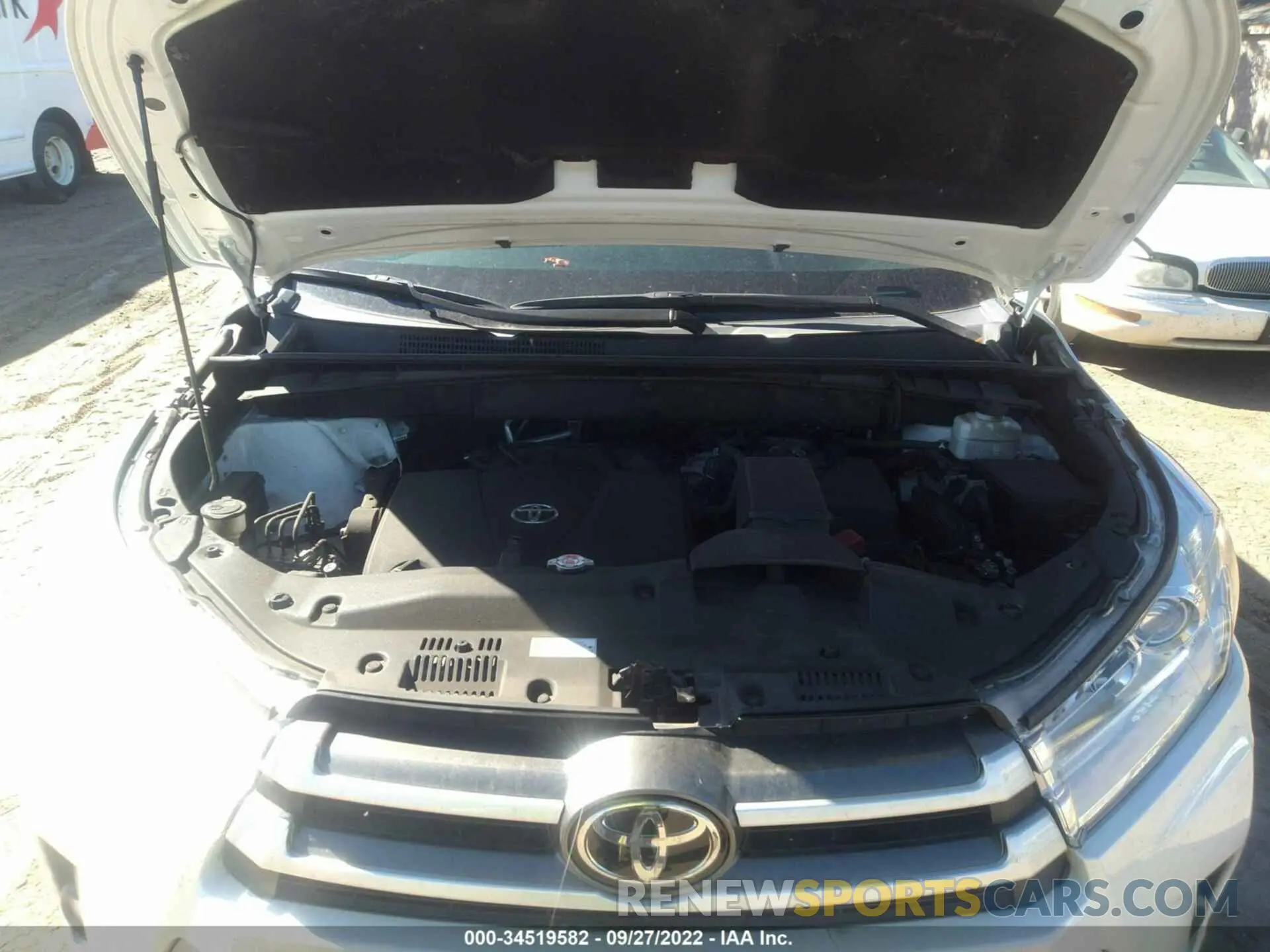 10 fotografías del automóvil dañado 5TDJZRFH3KS620076 TOYOTA HIGHLANDER 2019