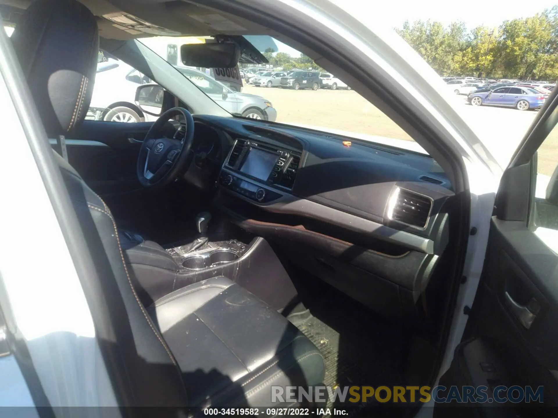 5 fotografías del automóvil dañado 5TDJZRFH3KS620076 TOYOTA HIGHLANDER 2019