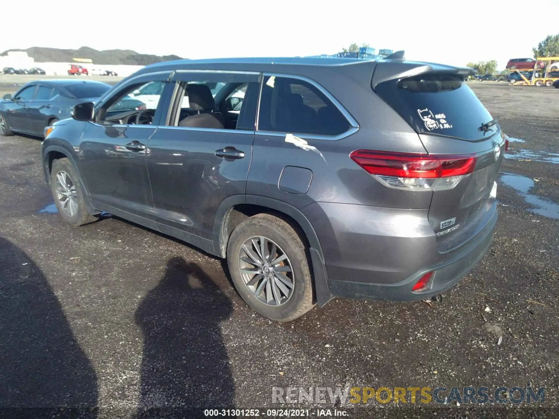 3 fotografías del automóvil dañado 5TDJZRFH3KS622913 TOYOTA HIGHLANDER 2019