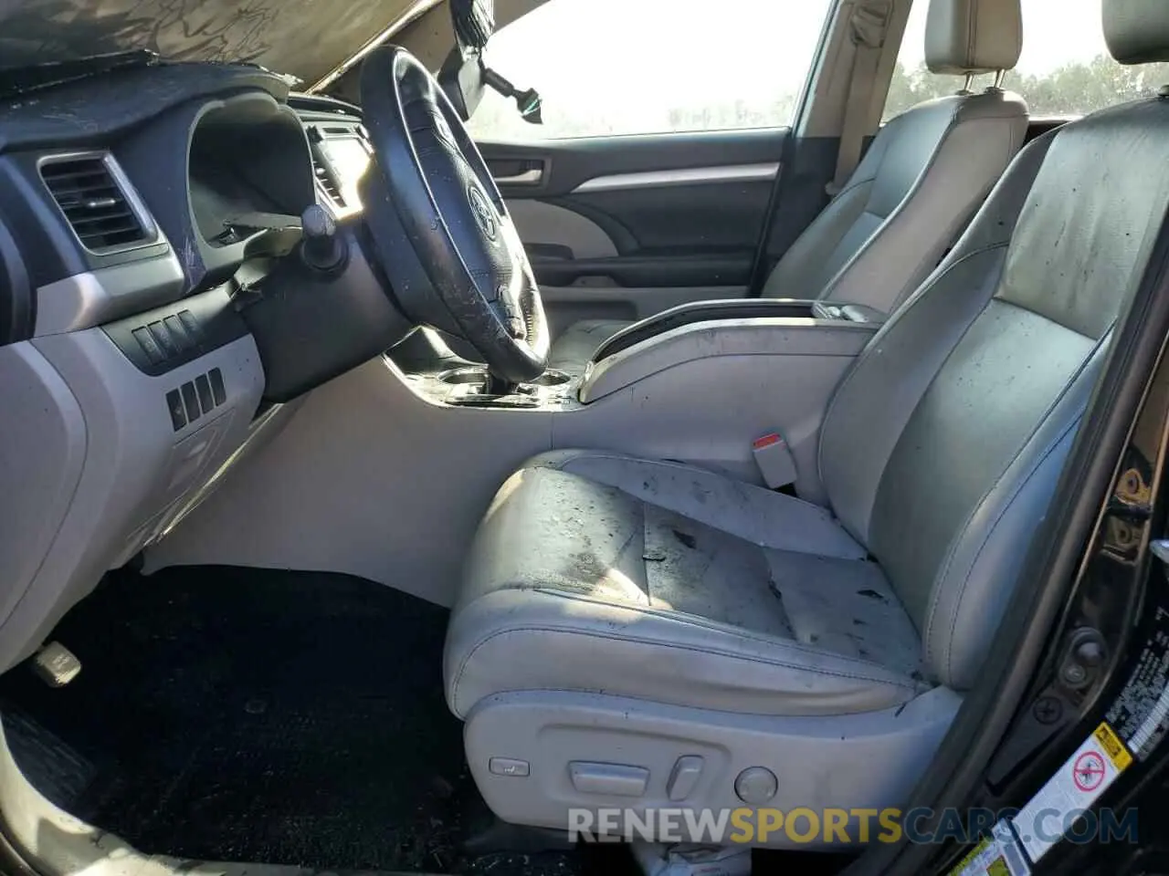 7 fotografías del automóvil dañado 5TDJZRFH3KS623947 TOYOTA HIGHLANDER 2019