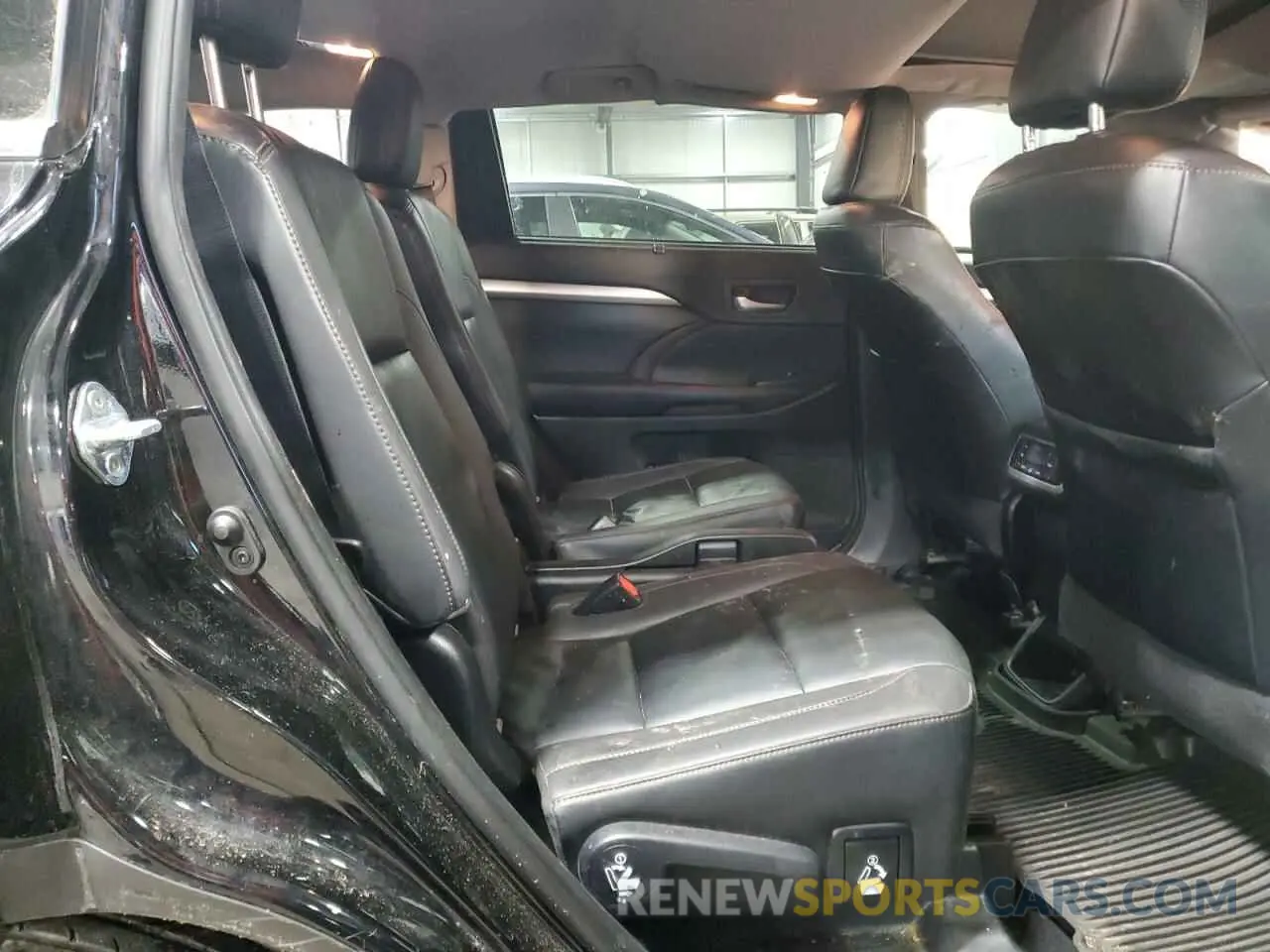 11 fotografías del automóvil dañado 5TDJZRFH3KS733994 TOYOTA HIGHLANDER 2019