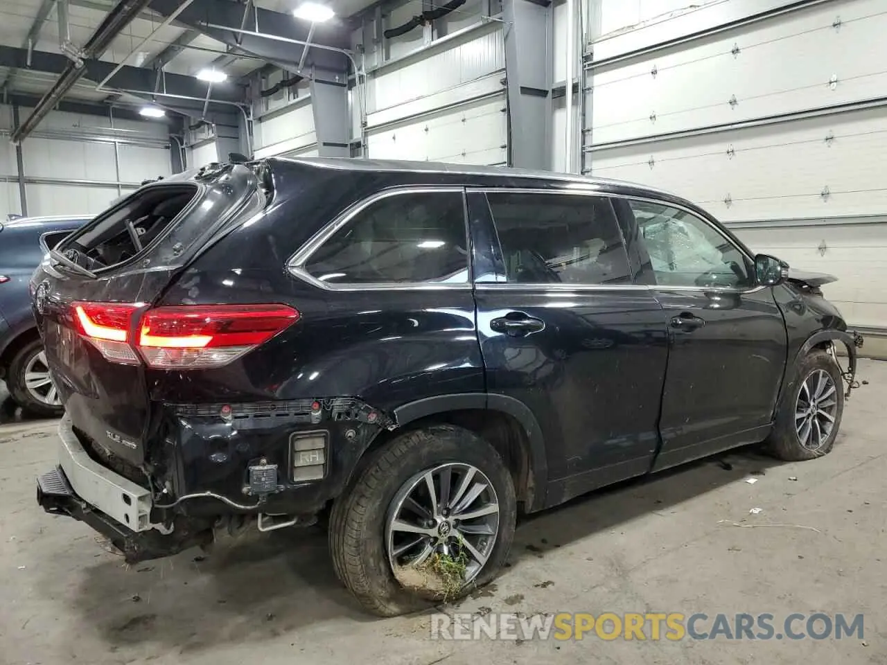 3 fotografías del automóvil dañado 5TDJZRFH3KS733994 TOYOTA HIGHLANDER 2019