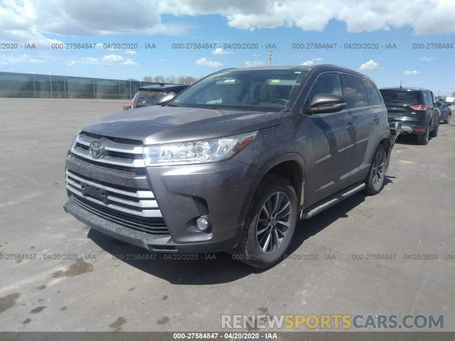 2 fotografías del automóvil dañado 5TDJZRFH3KS928865 TOYOTA HIGHLANDER 2019