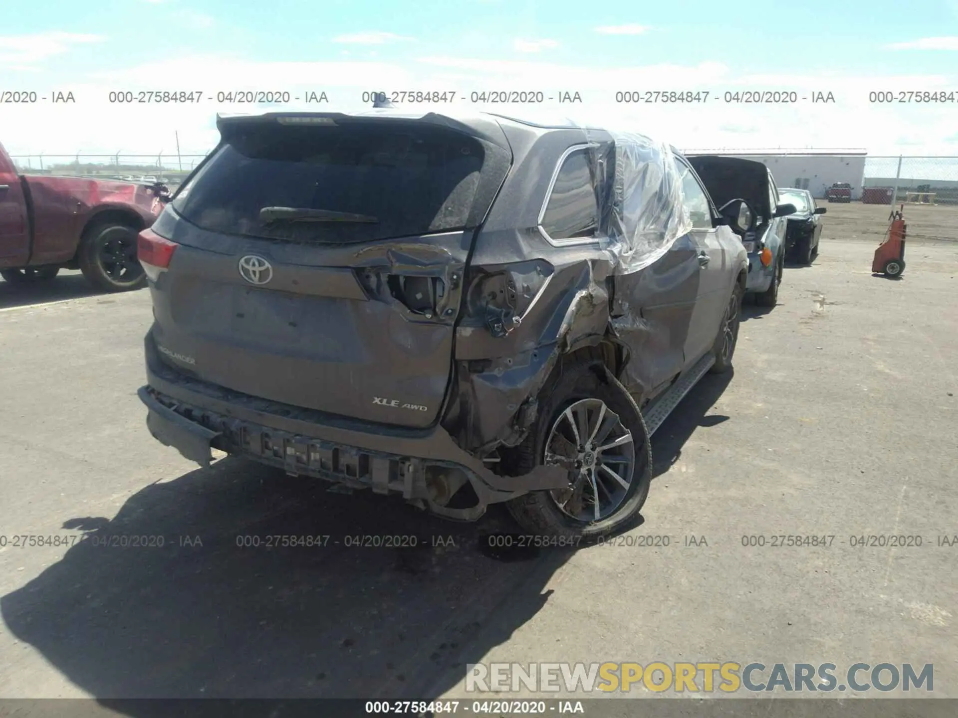 4 fotografías del automóvil dañado 5TDJZRFH3KS928865 TOYOTA HIGHLANDER 2019
