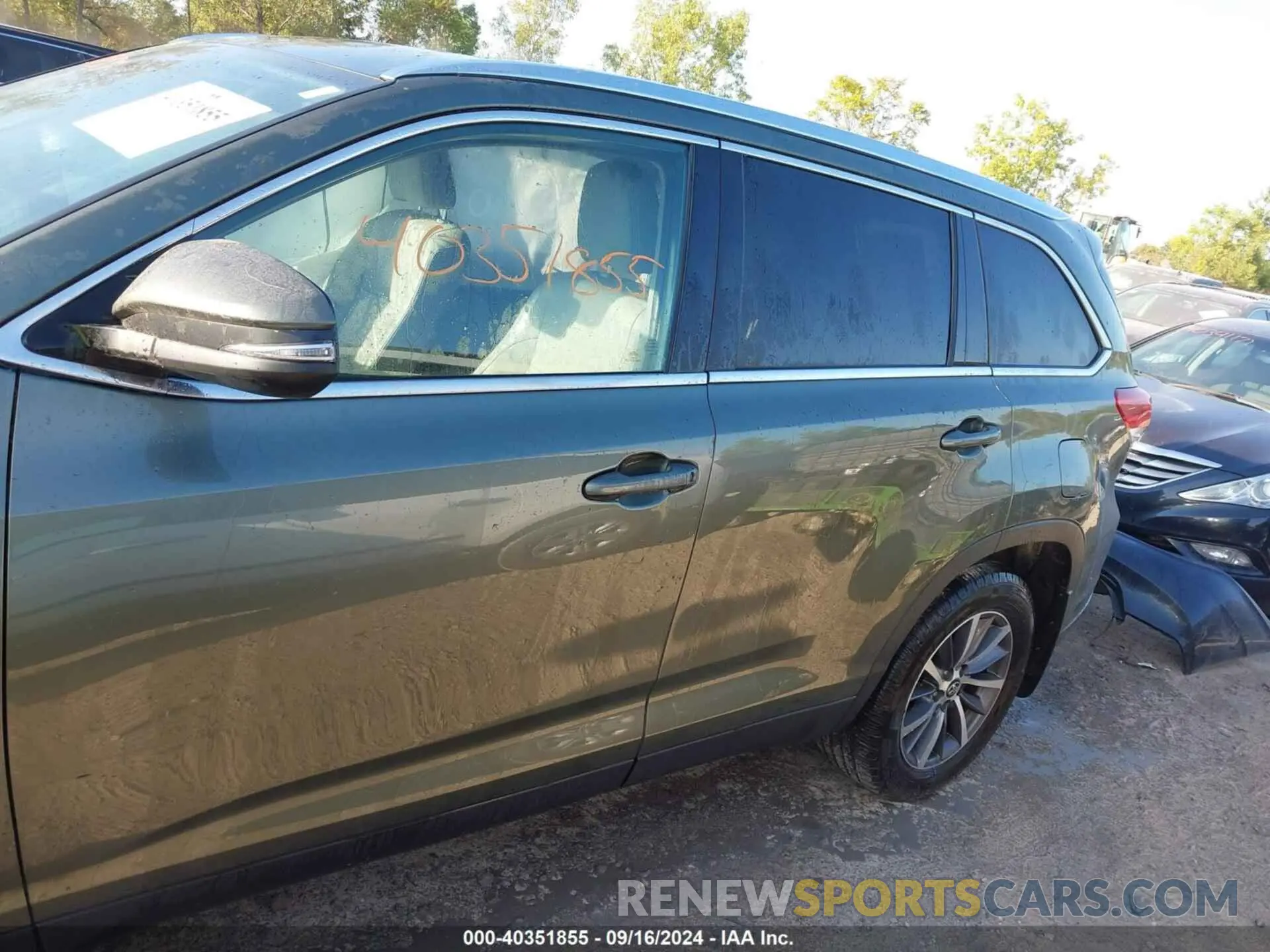14 fotografías del automóvil dañado 5TDJZRFH3KS998544 TOYOTA HIGHLANDER 2019