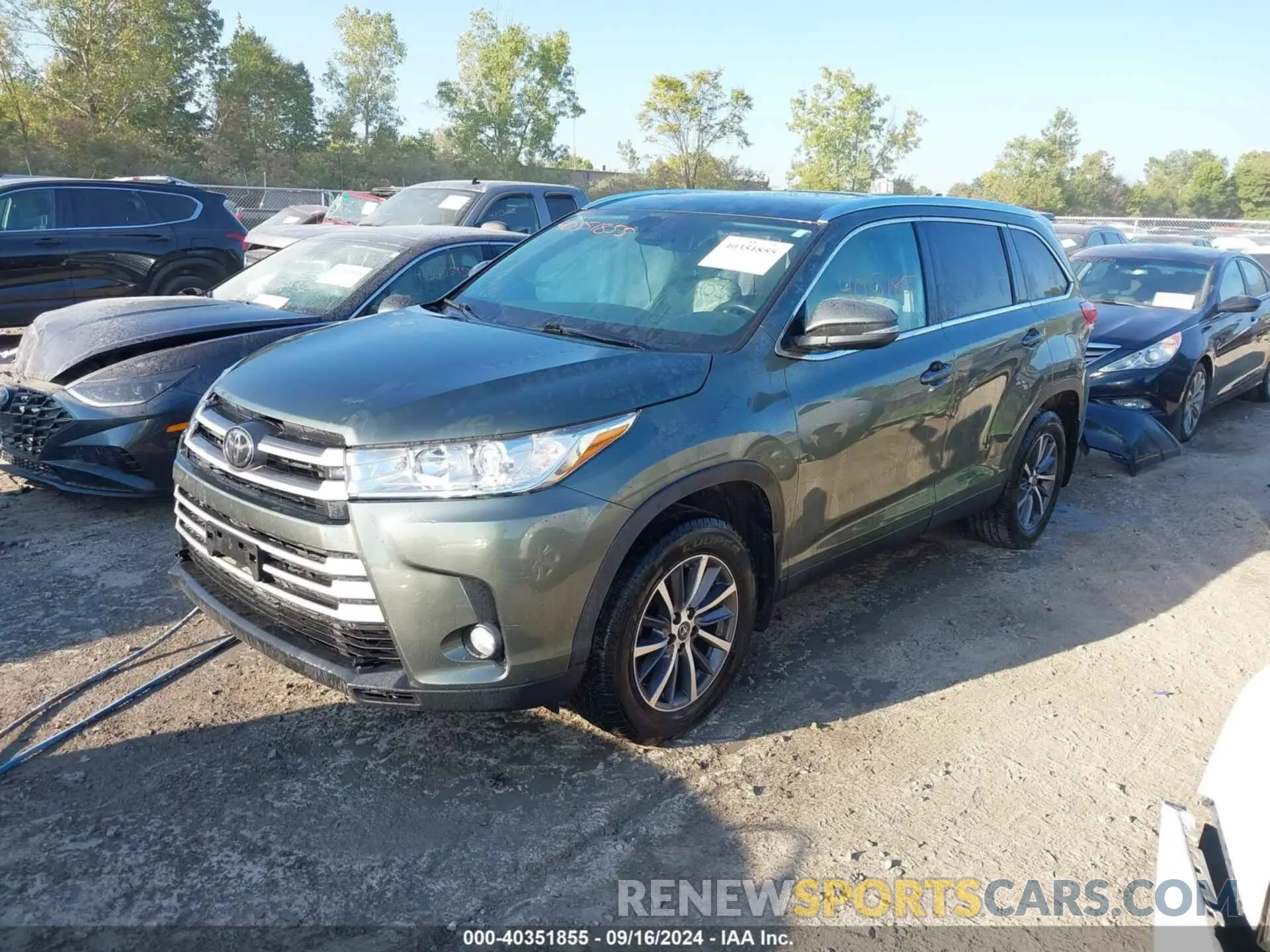 2 fotografías del automóvil dañado 5TDJZRFH3KS998544 TOYOTA HIGHLANDER 2019