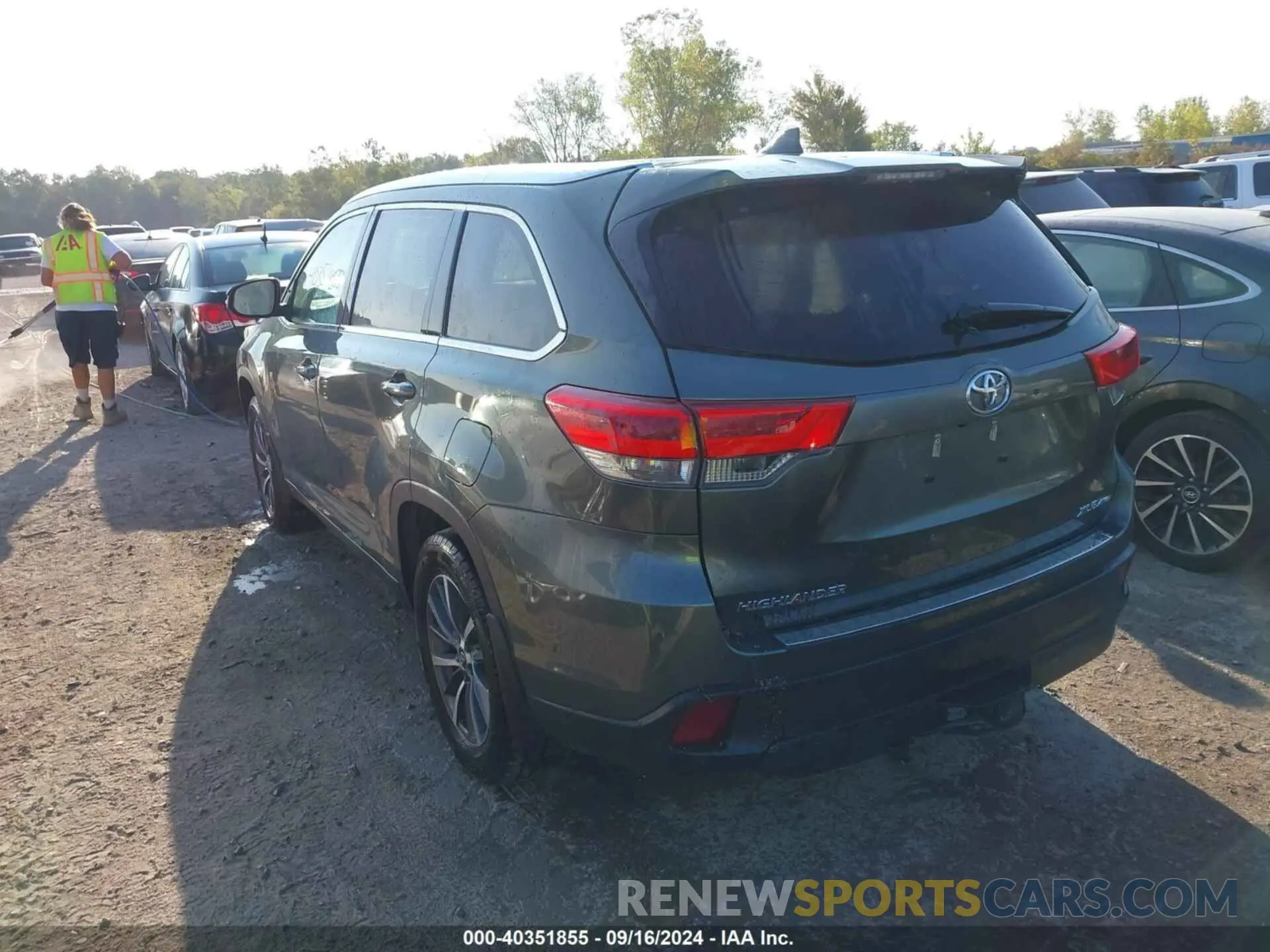 3 fotografías del automóvil dañado 5TDJZRFH3KS998544 TOYOTA HIGHLANDER 2019