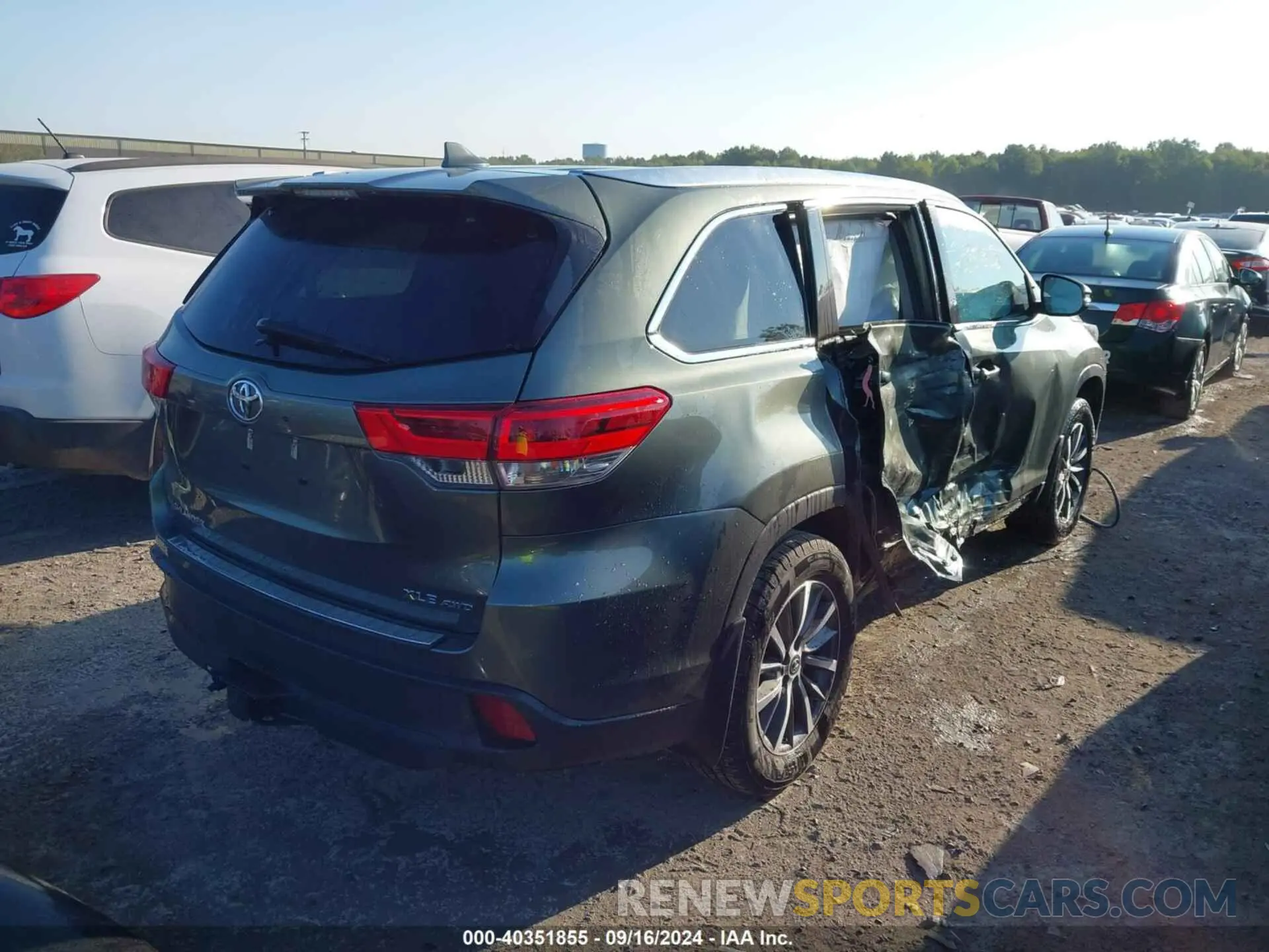 4 fotografías del automóvil dañado 5TDJZRFH3KS998544 TOYOTA HIGHLANDER 2019